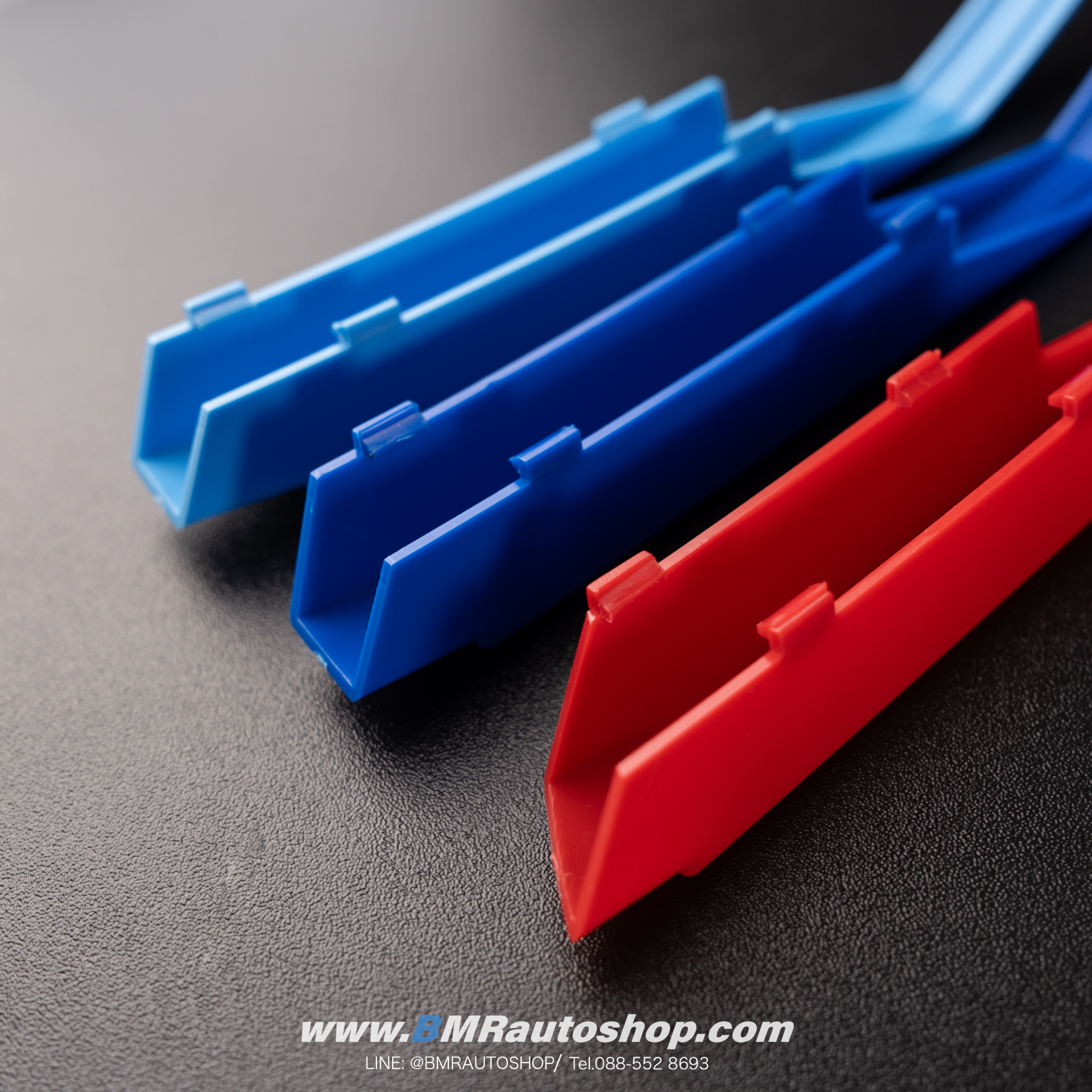 แถบสีพลาสติก M ติดกระจังหน้า BMW i5 / 5series G60