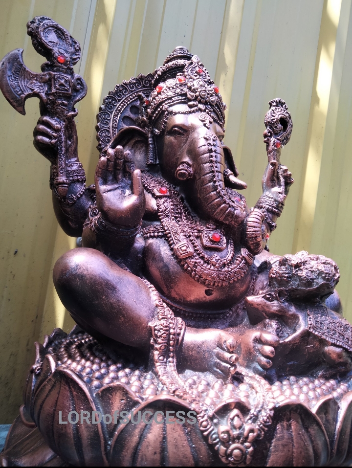 "ร่ำรวยดั่งอภิมหาเศรษฐีพร้อมบารมี พบกับความสำเร็จในสิ่งที่คาดหวัง" พระพิฆเนศ ปางพระทานพร อัครอภิมหาเศรษฐี องค์สีน้ำตาลดำ สูง 18 นิ้ว