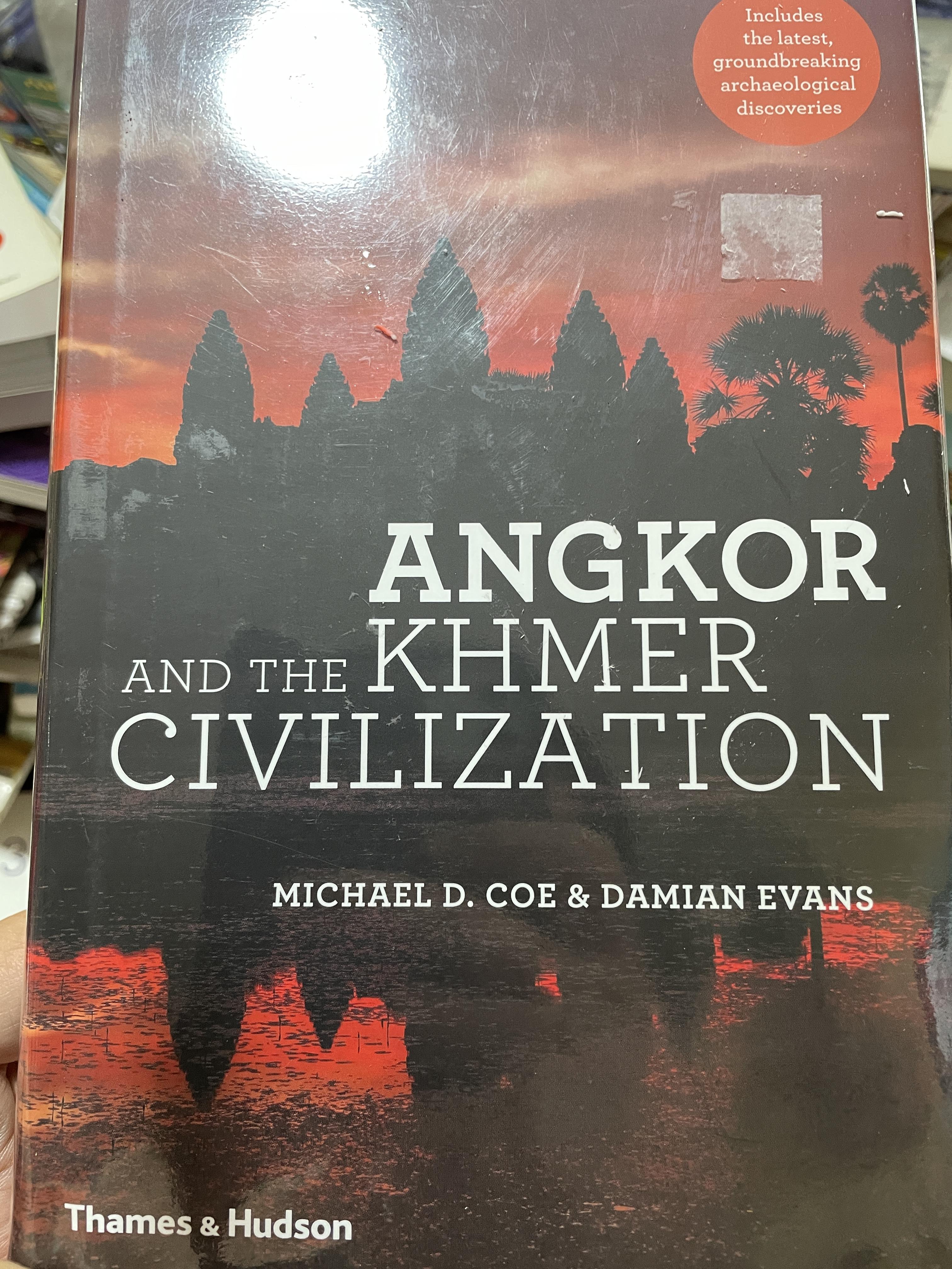 ANGKOR. AND THE.KHMER CIVILIZATION ผู้เขียน Michael D. Cow & Damian Evans 4,500 กรัม