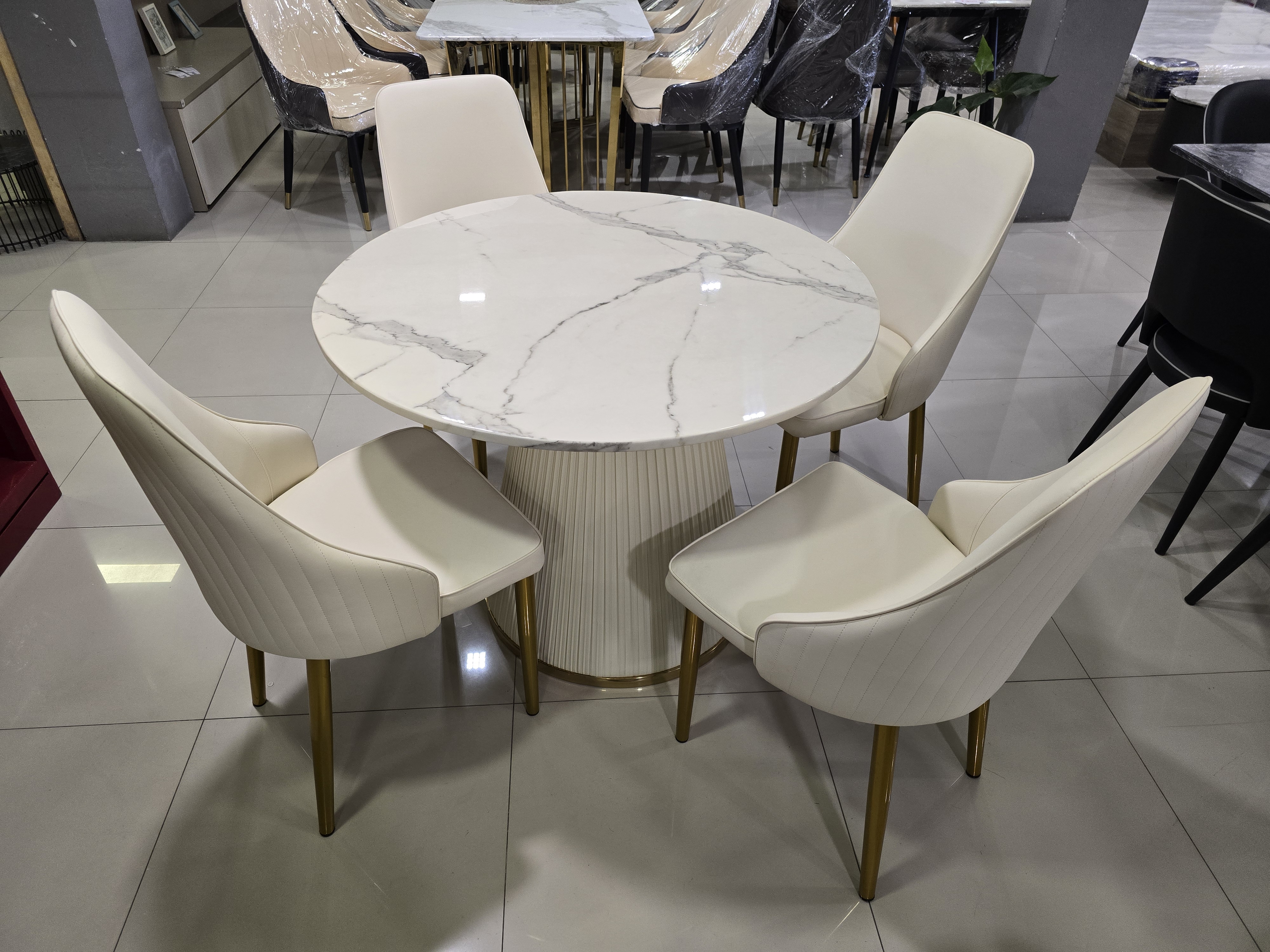 ชุดโต๊ะกินข้าว 4 ที่นั่ง รุ่น Kiwi โต๊ะกลม