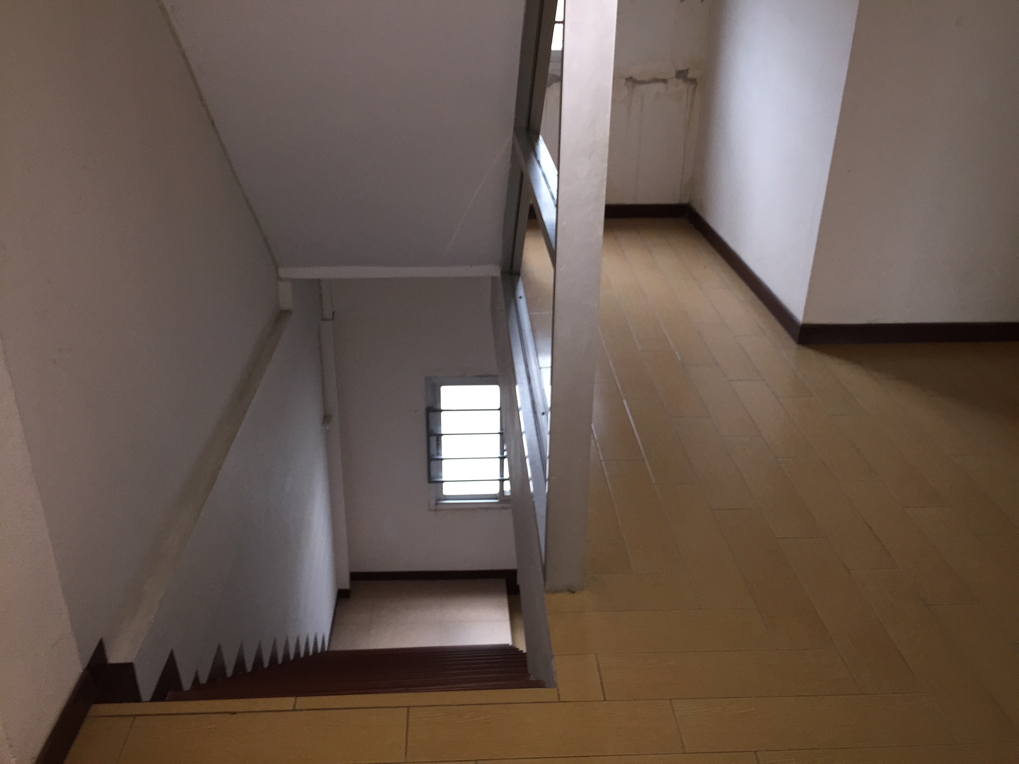 อาคารพาณิชย์4ชั้นครึ่ง 2คูหาตีทะลุ ประชาอุทิศ16 แขวงสีกัน เขตดอนเมือง กรุงเทพมหานคร ใกล้แนวรถไฟฟ้าสายสีแดง