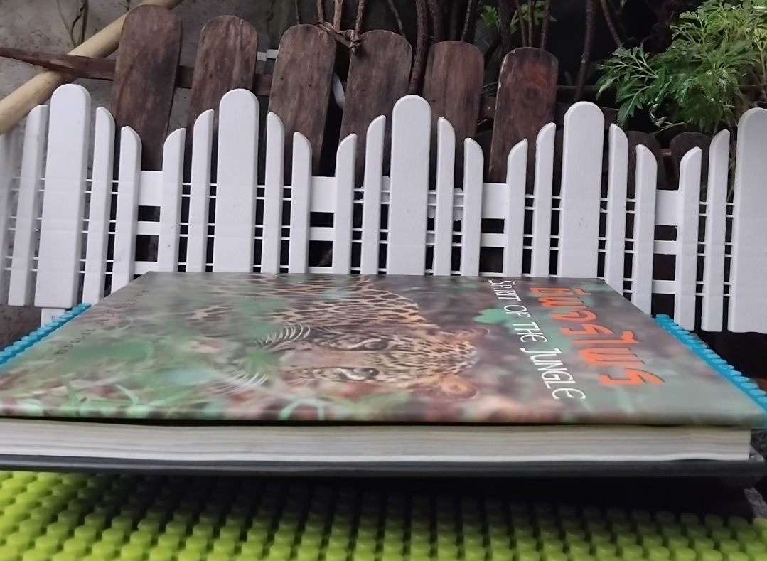 ชีพจรไพร SPIRIT OF THE JUNGLE โดย ม.ล.ปริญญากร วรวรรณ สารคดีภาพชีวิตสัตว์ป่า มือ1 ปกแข็งสภาพดี