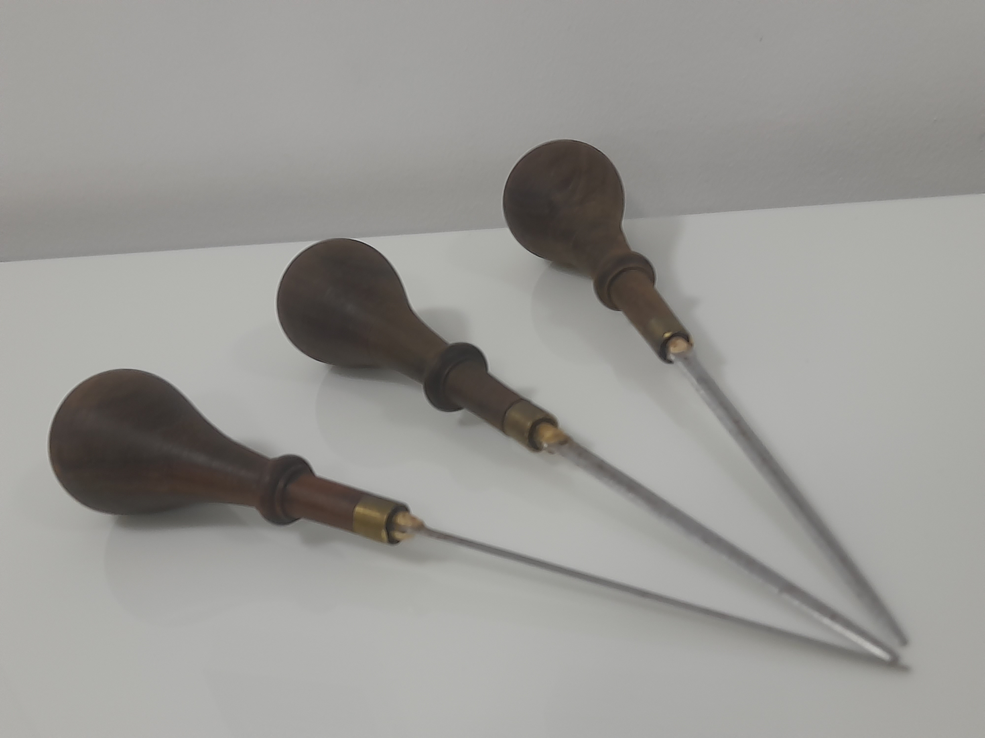 มีดแทงหยวก ผลิตโดยช่างที่มีประสบการณ์กว่า 15 ปี จับถนัด ใบมีดอย่างดี ด้ามไม้ทำจากไม้แท้ไม่จกตา