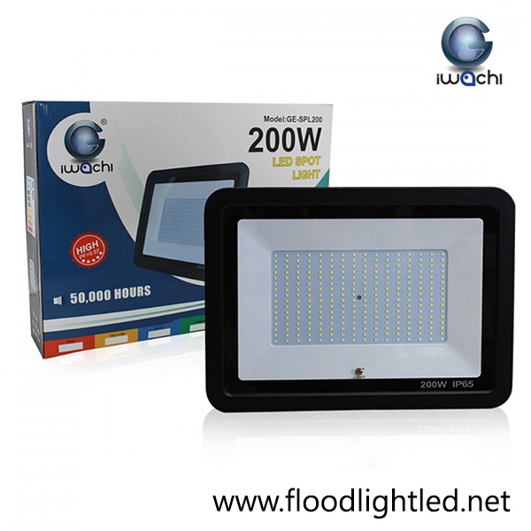 สปอร์ตไลท์ LED 200w รุ่นบาง ยี่ห้อ Iwachi (แสงขาว)