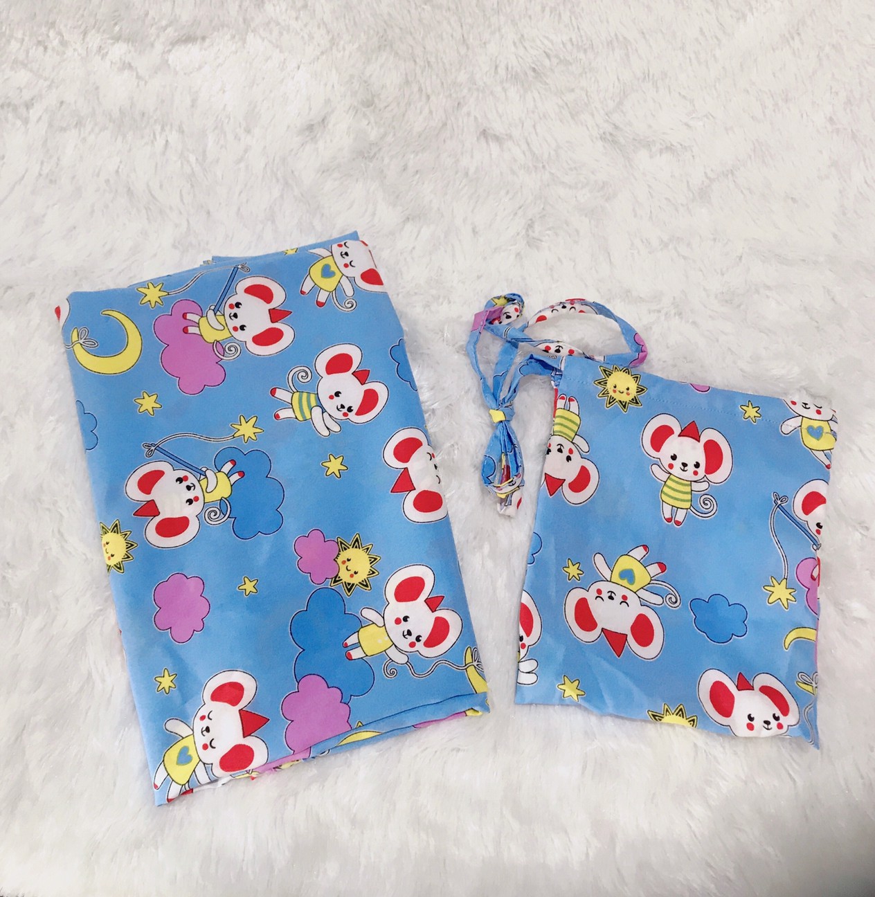 NC02_[สีฟ้าลายหนู]_ผ้าคลุมให้นมรุ่นมีกระดุม+แถมถุง