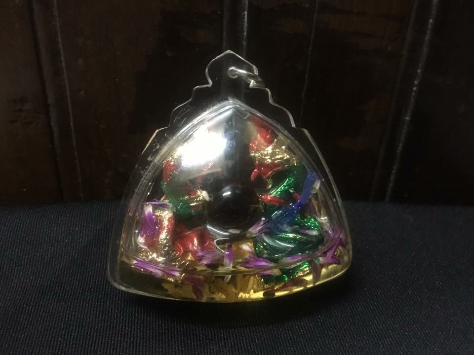 กรอบพญานาคในน้ำมันจันทร์ 2 องค์ ใหญ่