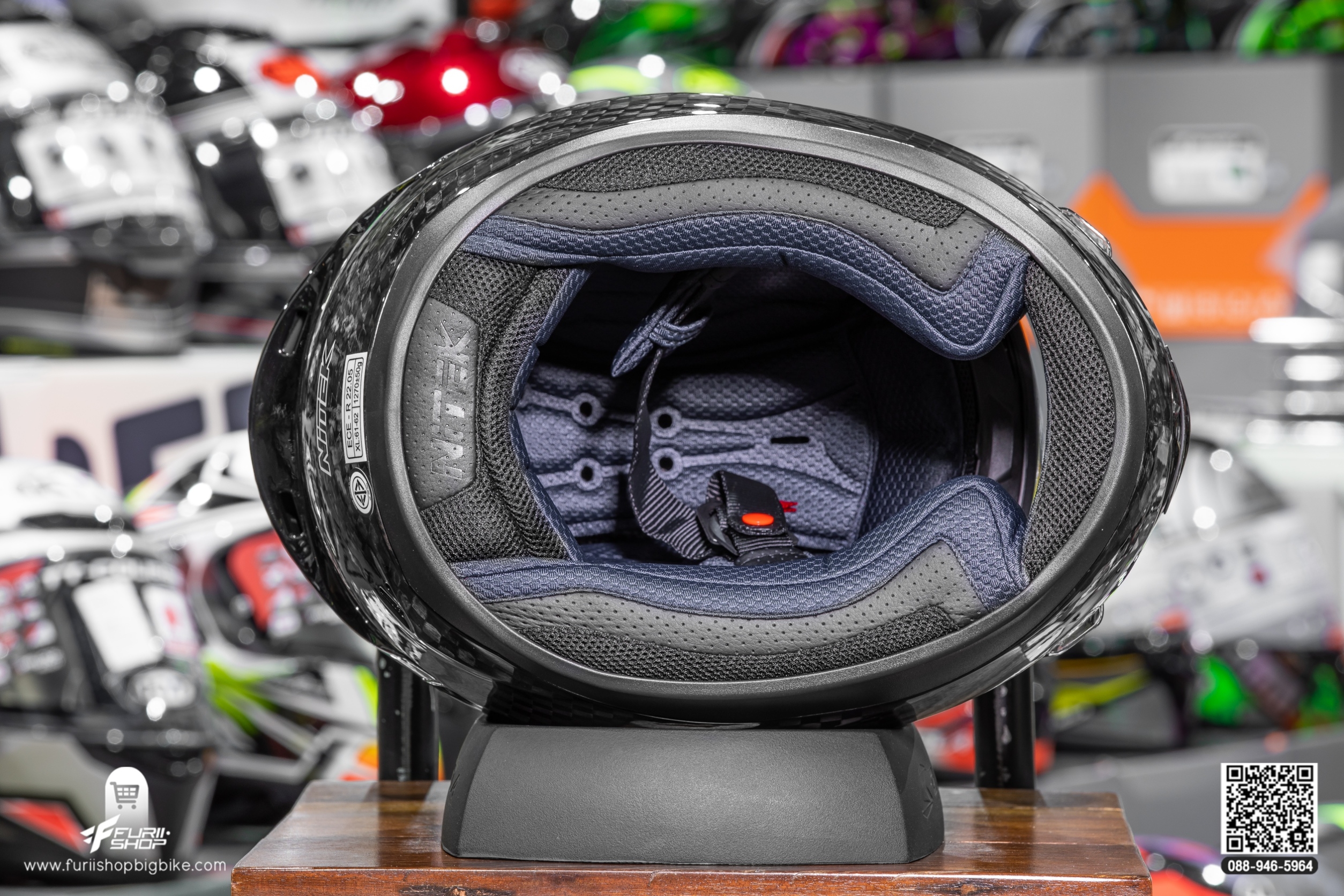 หมวกกันน็อค Nitek P1 Black Carbon 12 K