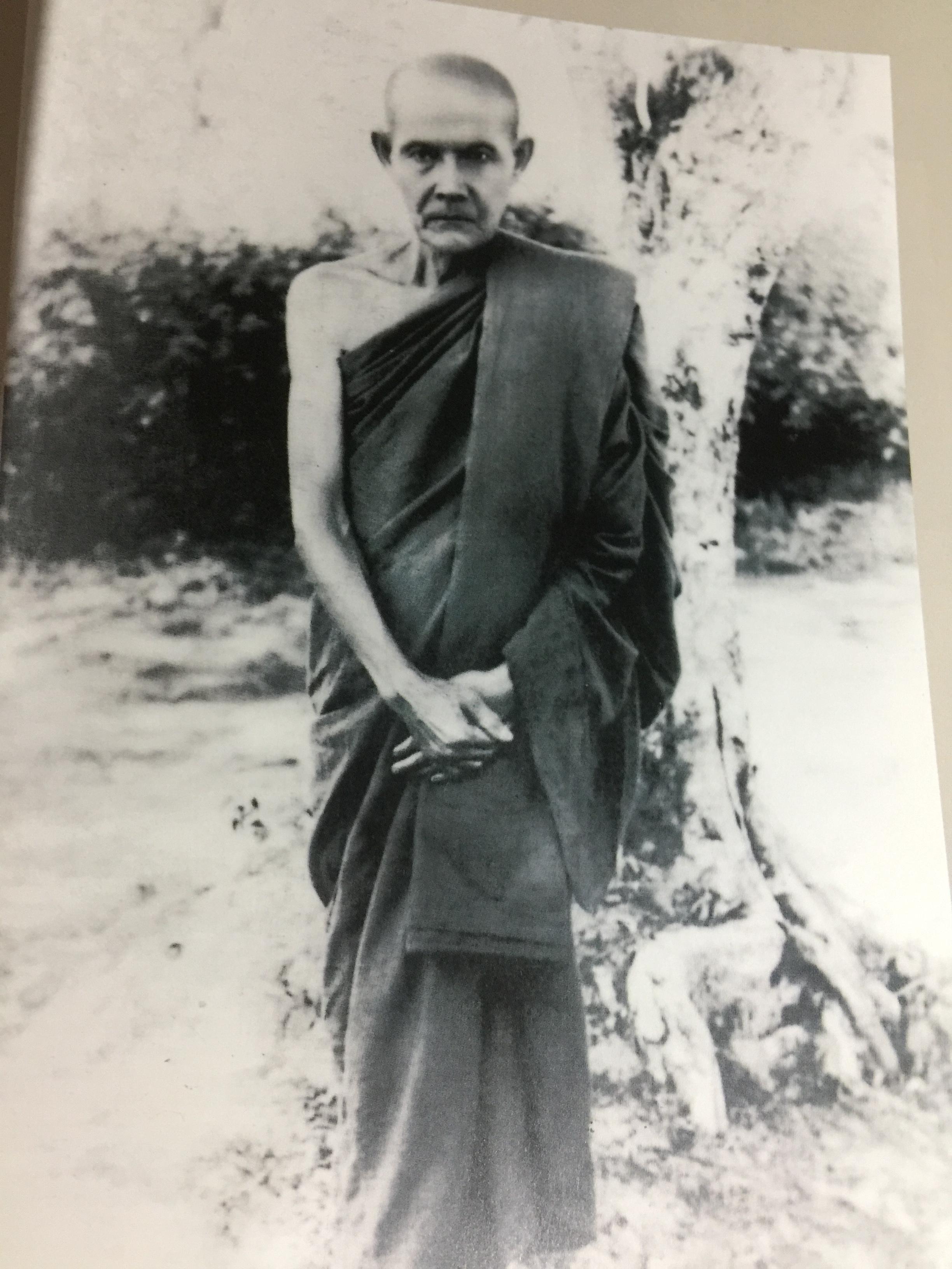 รำลึกวันวาน. เกร็ดประวัติ ปกิณธรรมและพระธรรมเทศนา ท่านพระอาจารย์มั่น ภูริทตฺตเถร 1,500 กรัม