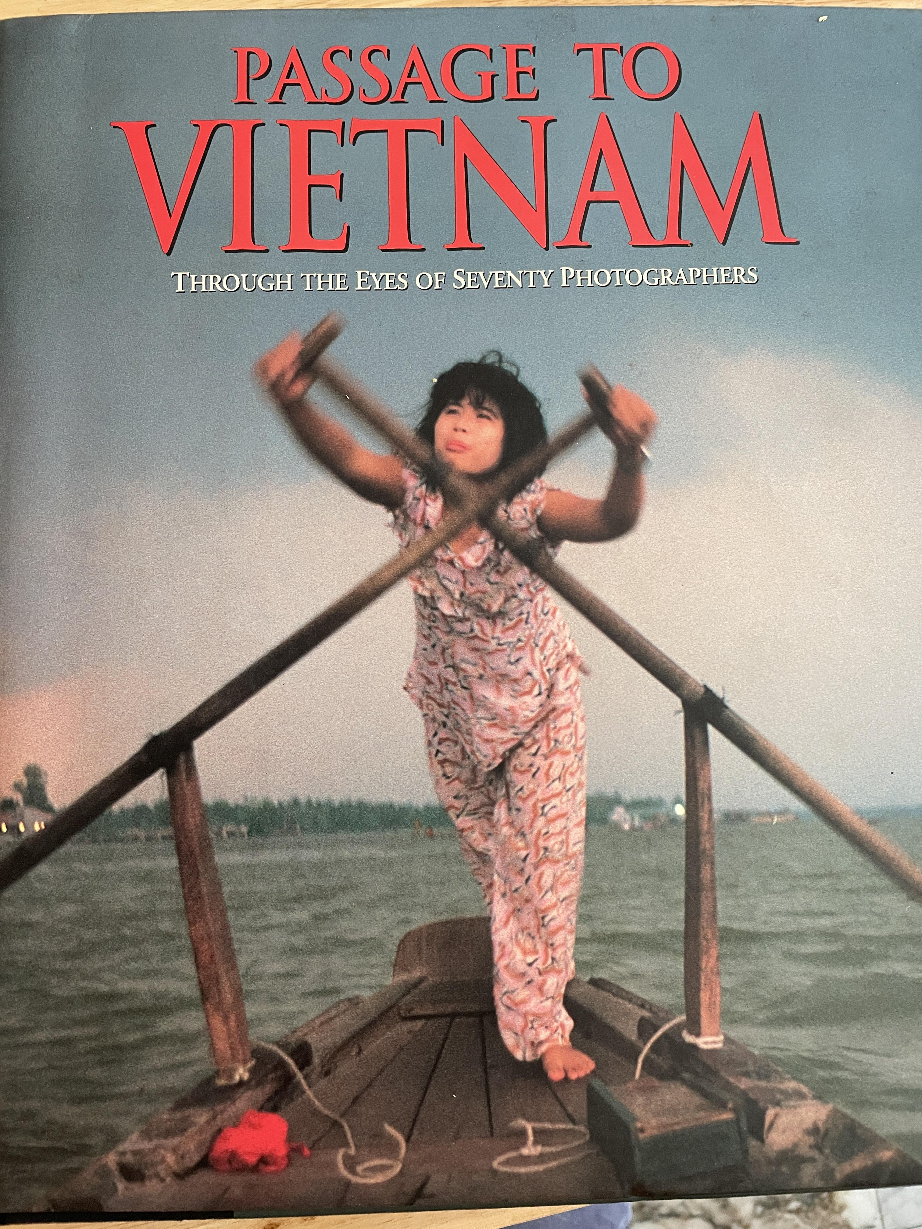 PASSAGE TO. VIETNAM. THROUGH THE. EYES OF SEVENTY PHOTOGRAPHERS. 0 กก.