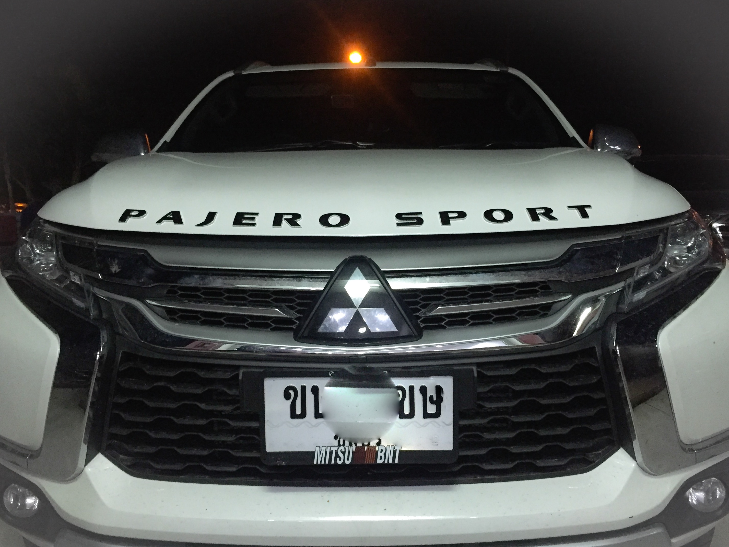 ตัวหนังสือ Pajero Sport สีดำเงา Grossy Black (Classic)