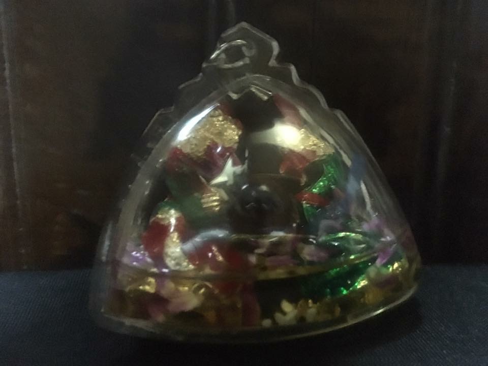 กรอบพญานาคในน้ำมันจันทร์ 2 องค์ ใหญ่