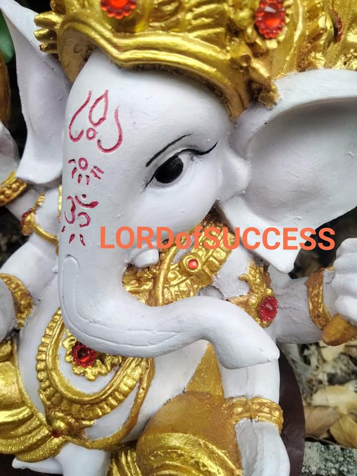 พระพิฆเนศ ปางรีนาโมจัน ปางปลดหนี้สร้างทรัพย์ หูใหญ่งวงใหญ่เรียกทรัพย์มหาศาลองค์สีม่วงอ่อน ทรงเครื่องสีทอง