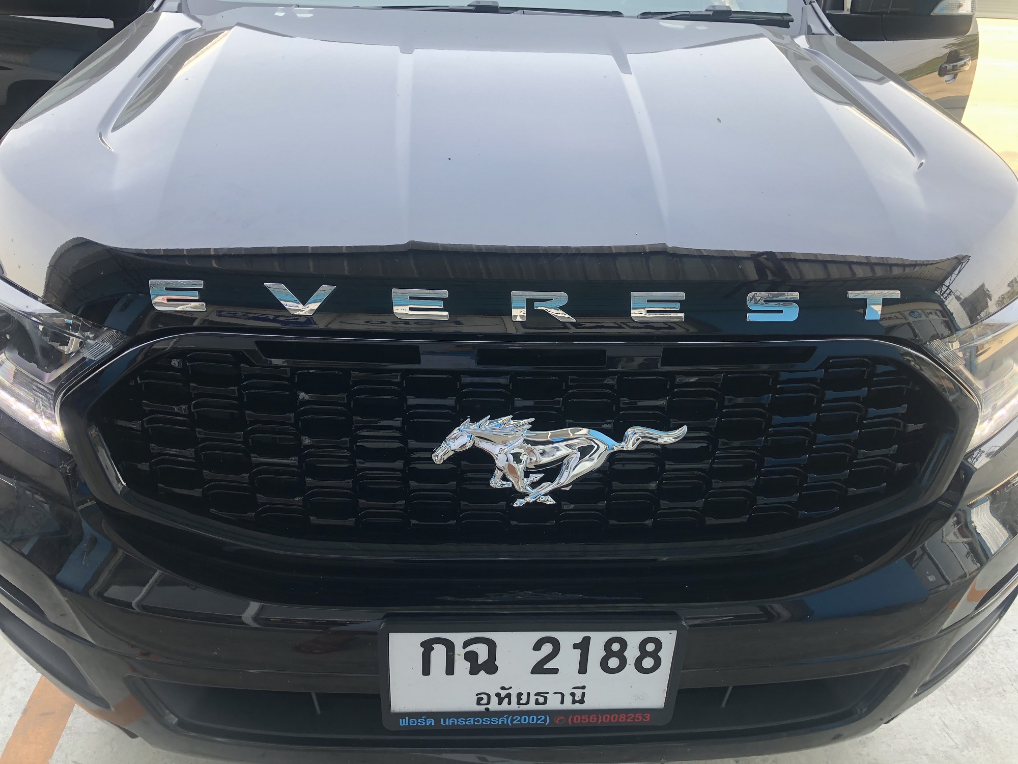 กระจังทรงมัสแตง Foro Everest 2.2/3.2 2015-2018 สีดำเงา