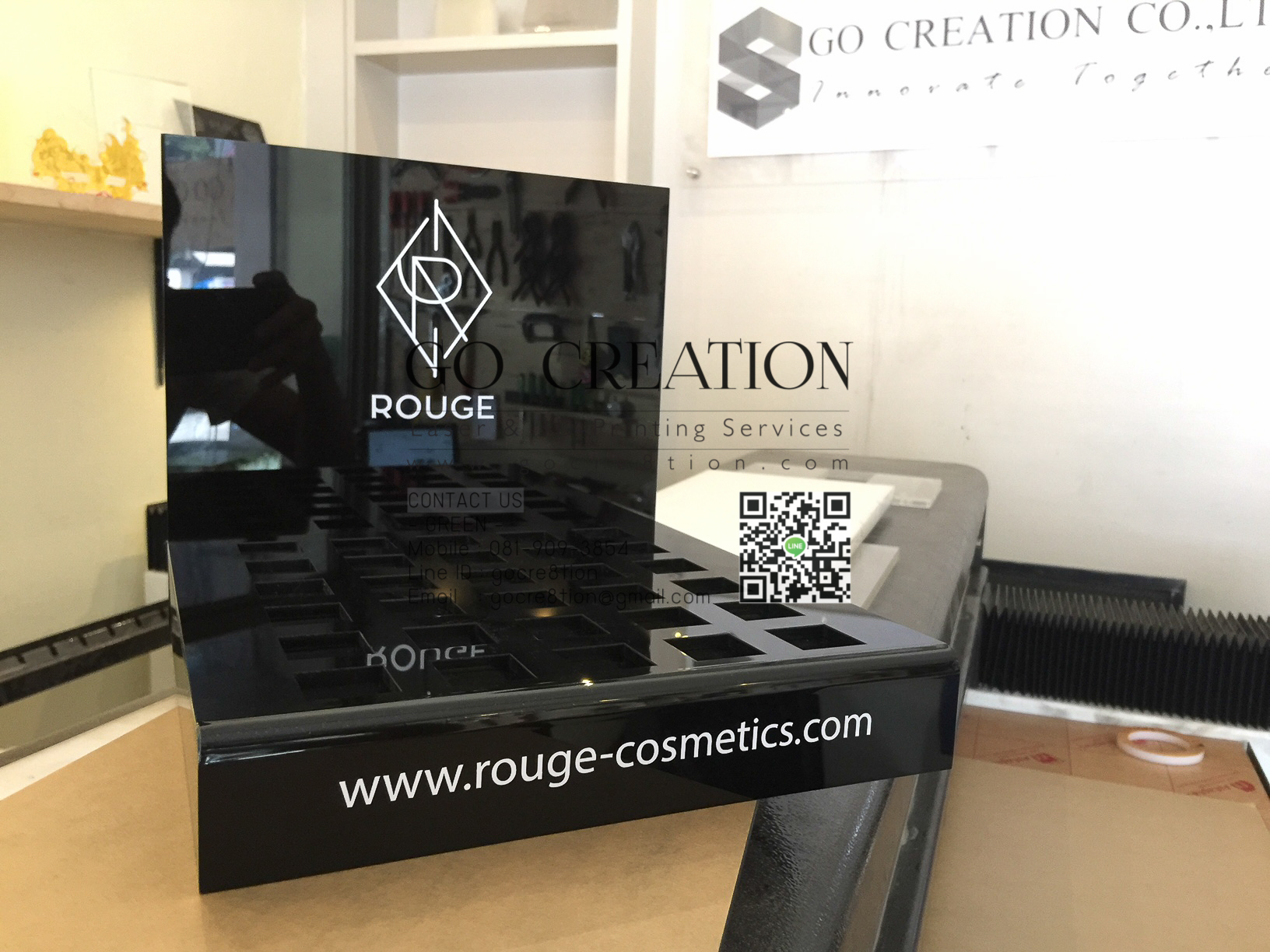 ชั้นโชว์เครื่องสำอาง อะคริลิค