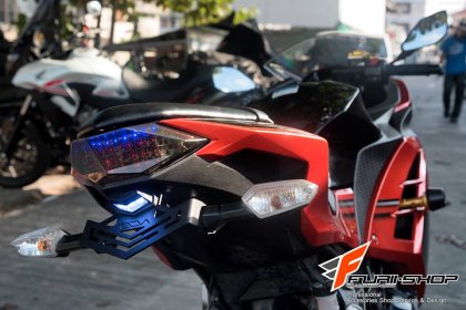 ท้ายสั้น Leon Feroce พร้อมแป้นยึดไฟเลี้ยว และ ไฟส่องทะเบียน สำหรับ Kawasaki Ninja300