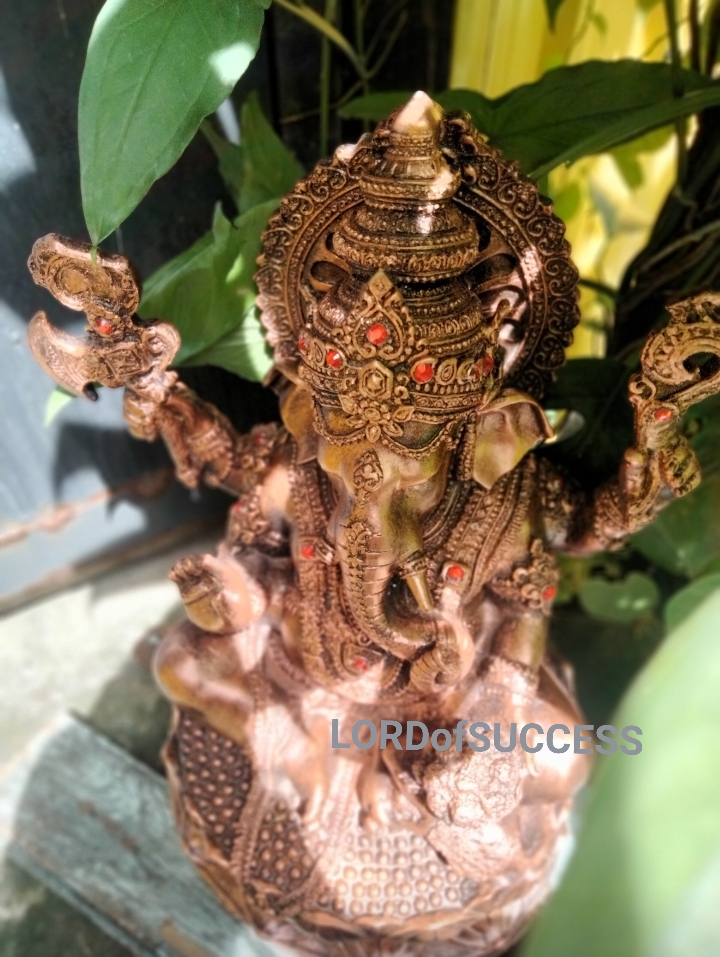 "ร่ำรวยดั่งอภิมหาเศรษฐีพร้อมบารมี พบกับความสำเร็จในสิ่งที่คาดหวัง" พระพิฆเนศ ปางพระทานพร อัครอภิมหาเศรษฐี องค์สีน้ำตาลดำ สูง 18 นิ้ว