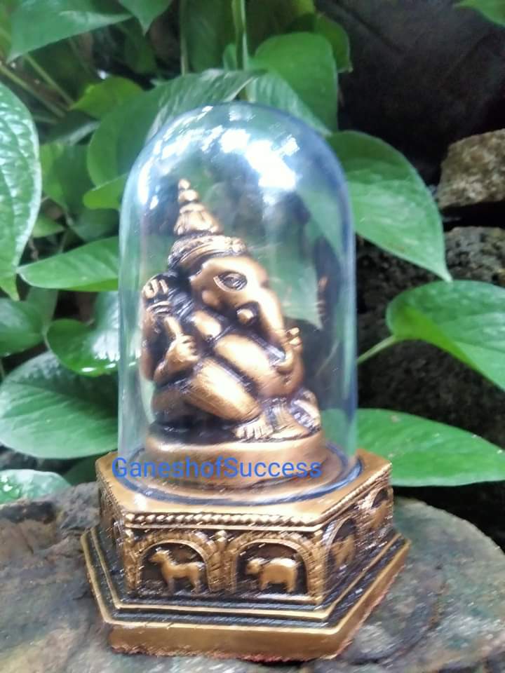 พระพิฆเนศ ปางมหาเศรษฐี ครอบแก้ว ฐาน6เหลี่ยม 12 นักษัตร