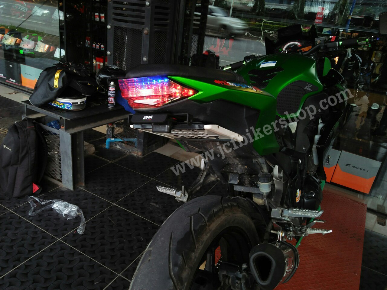 ไฟท้าย Ninja250,Ninja300,Z250,Z300 ปี2015-2018 ไฟเลี้ยวในตัว วัสดุโพลีคาร์บอเนต+ABS