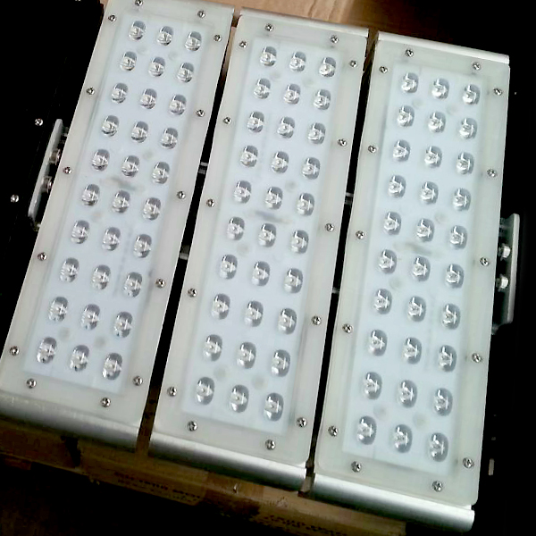 โคมไฟถนน LED 120w รุ่นModule Series ยี่ห้อGata (แสงขาว)