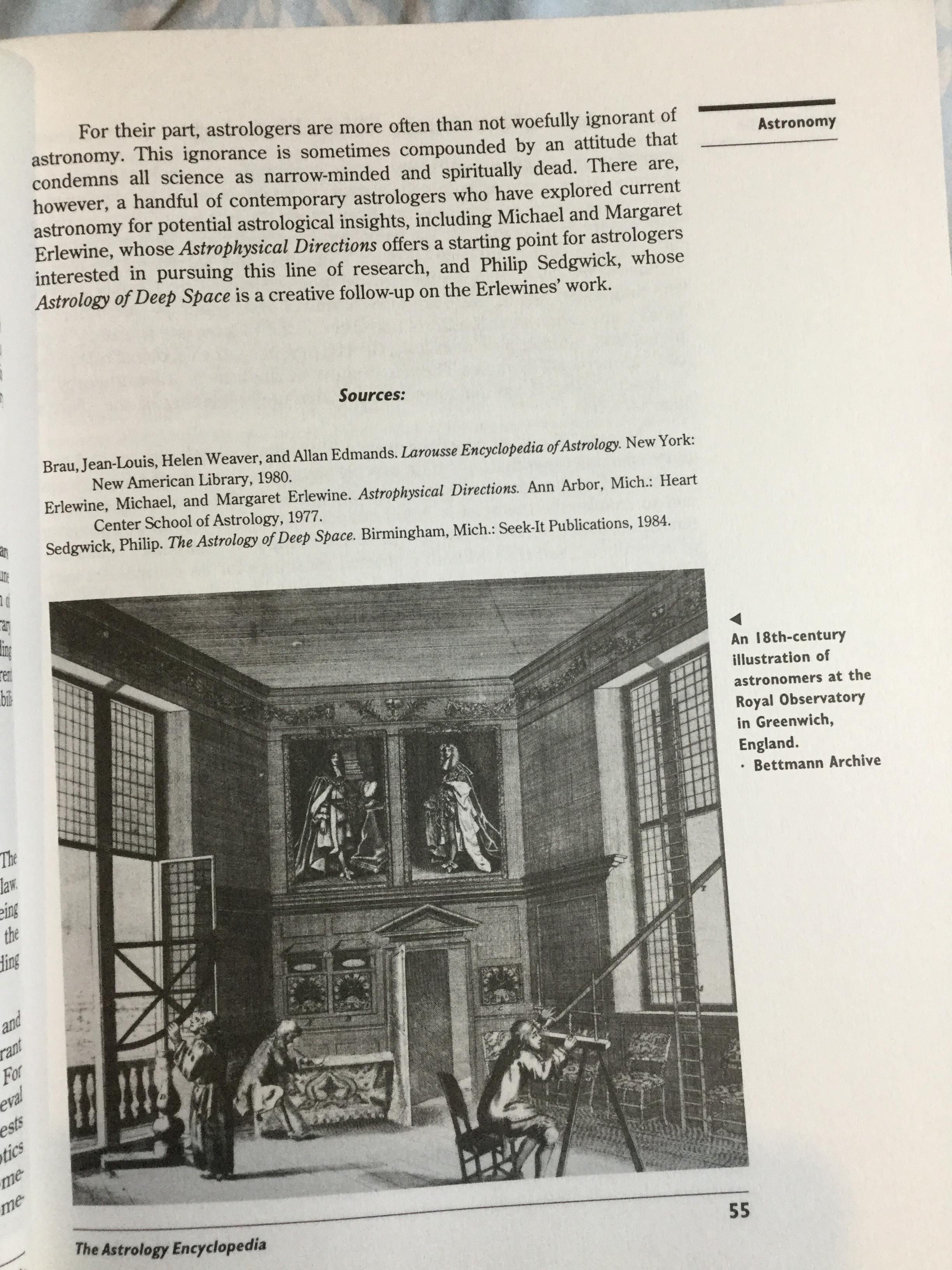 ASTROLOGY ENCYCLOPEDIA. ผู้เขียน James R.Lewis 0 กก.