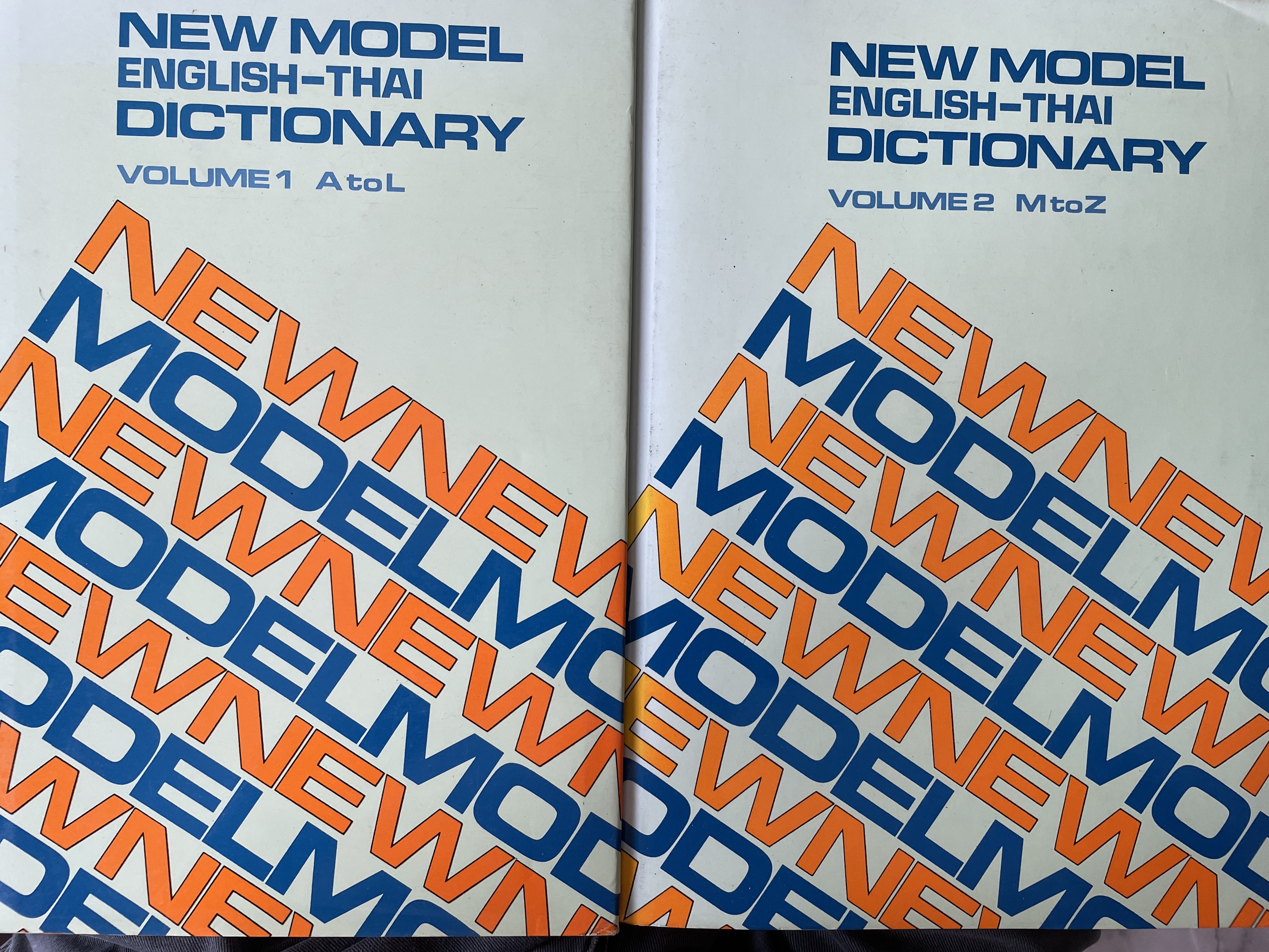 NEW MODEL. ENGLISH-THAI. DICTIONARY. เล่ม 1-2 รวม 2 เล่ม ผู้เขียน 