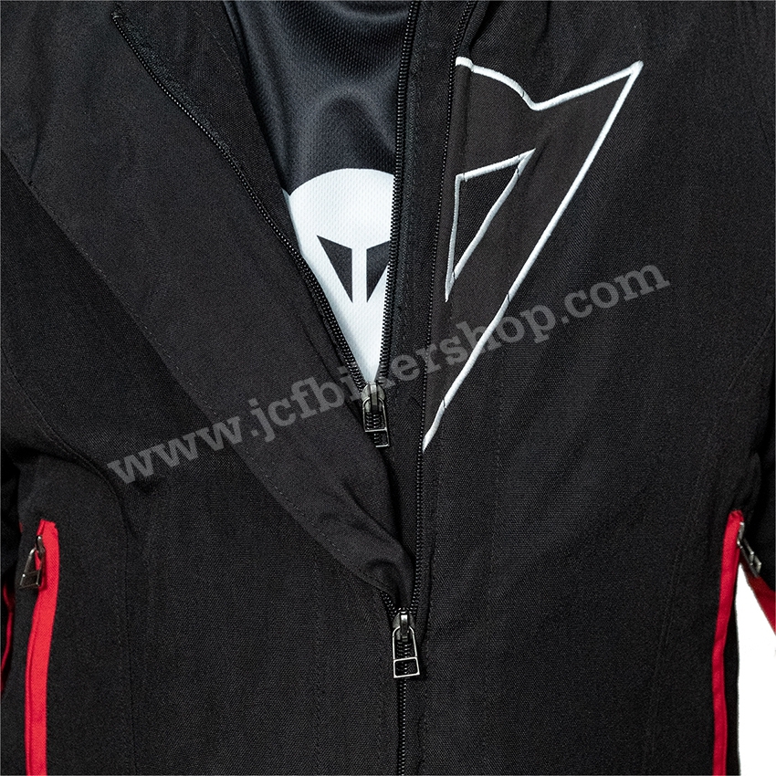 เสื้อการ์ดมอเตอร์ไซค์ Dainese ผ้าคอร์ดูร่า(CORDORA)น้ำหนักเบาและสามารถกันน้ำได้ในระดับหนึ่ง มีการ์ด 5 จุด
