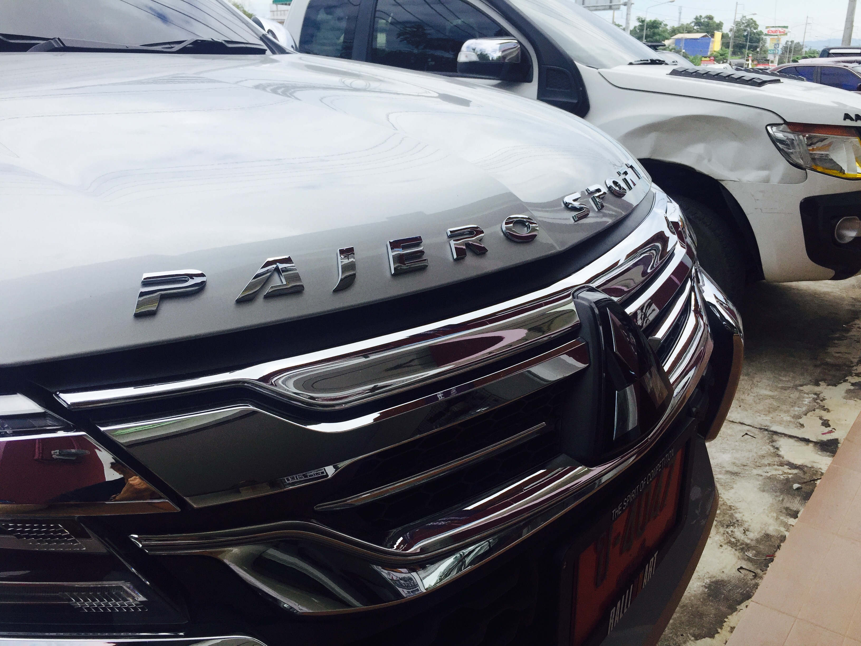 ตัวหนังสือ Pajero Sport สีโครเมียม Chrome