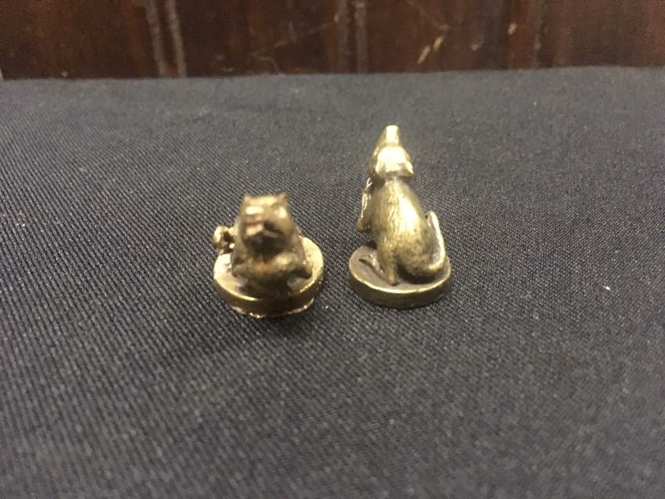 หนู ถือลูกแก้ว ทองเหลือง