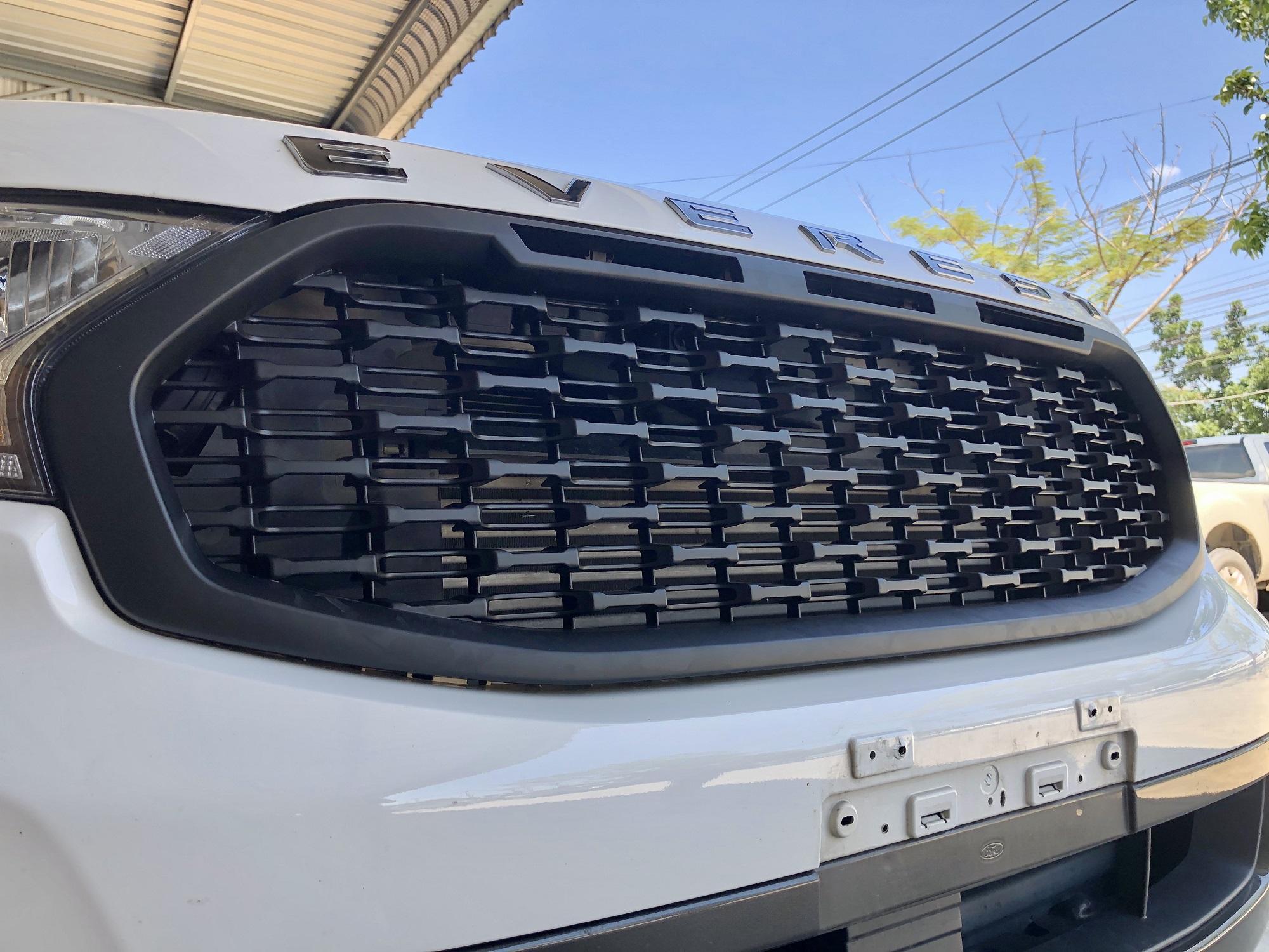 กระจังทรงมัสแตง Foro Everest 2.0 2019-2021 สีดำด้าน