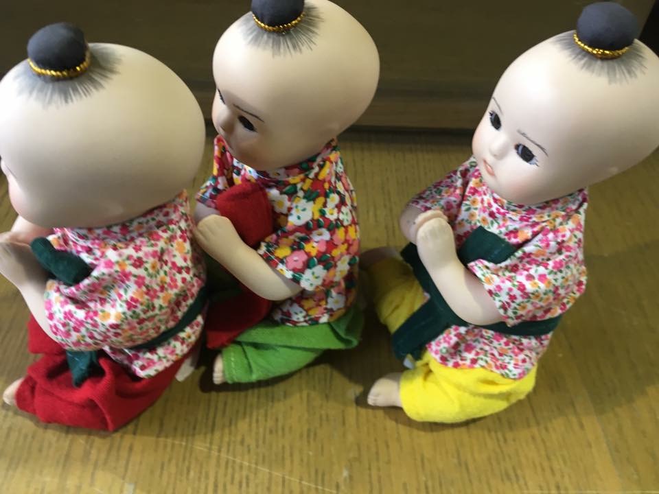 ตุ๊กตาเซรามิค งานไทย เด็กผมจุก พนมมือ