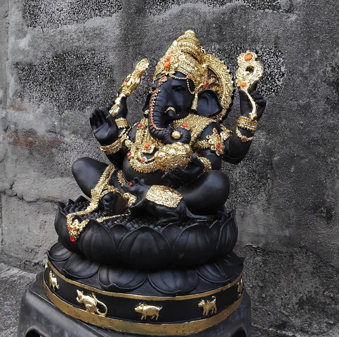 พระพิฆเนศ สูง 17 นิ้ว ประทับฐาน 12 นักษัตร ปิดแผ่นทองคำ