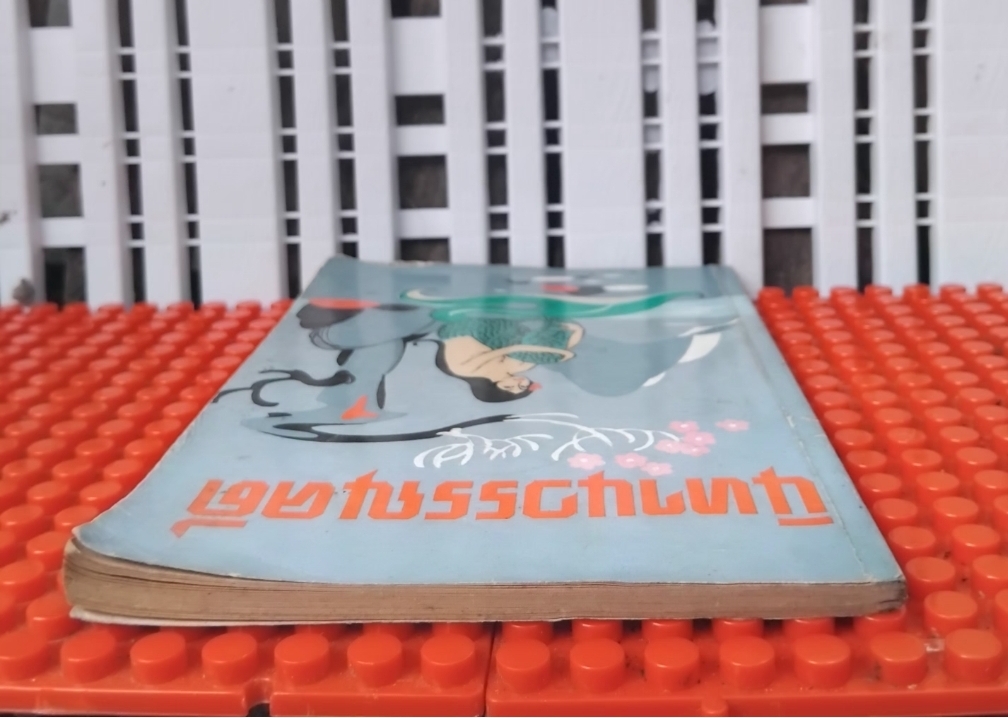 นิทานโบราณคดี โดย หลวงปรีชา ในเล่มมีวรรณคดีไทยถึง 11 เรื่อง สภาพสะสม