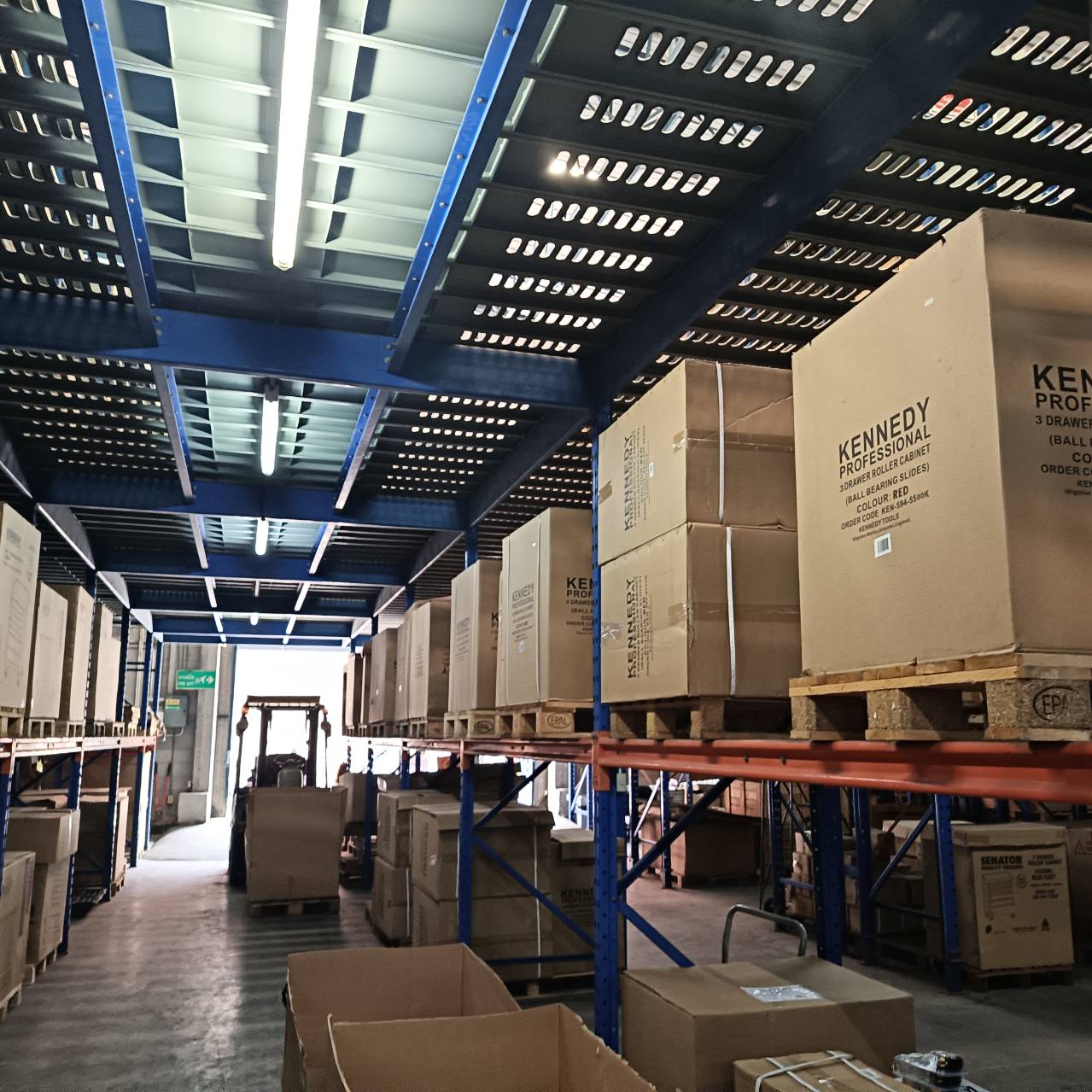 ตู้เครื่องมือ 7 ลิ้นชัก KENNEDY KEN5945580K สีแดง มีล้อเลื่อน แข็งแรง