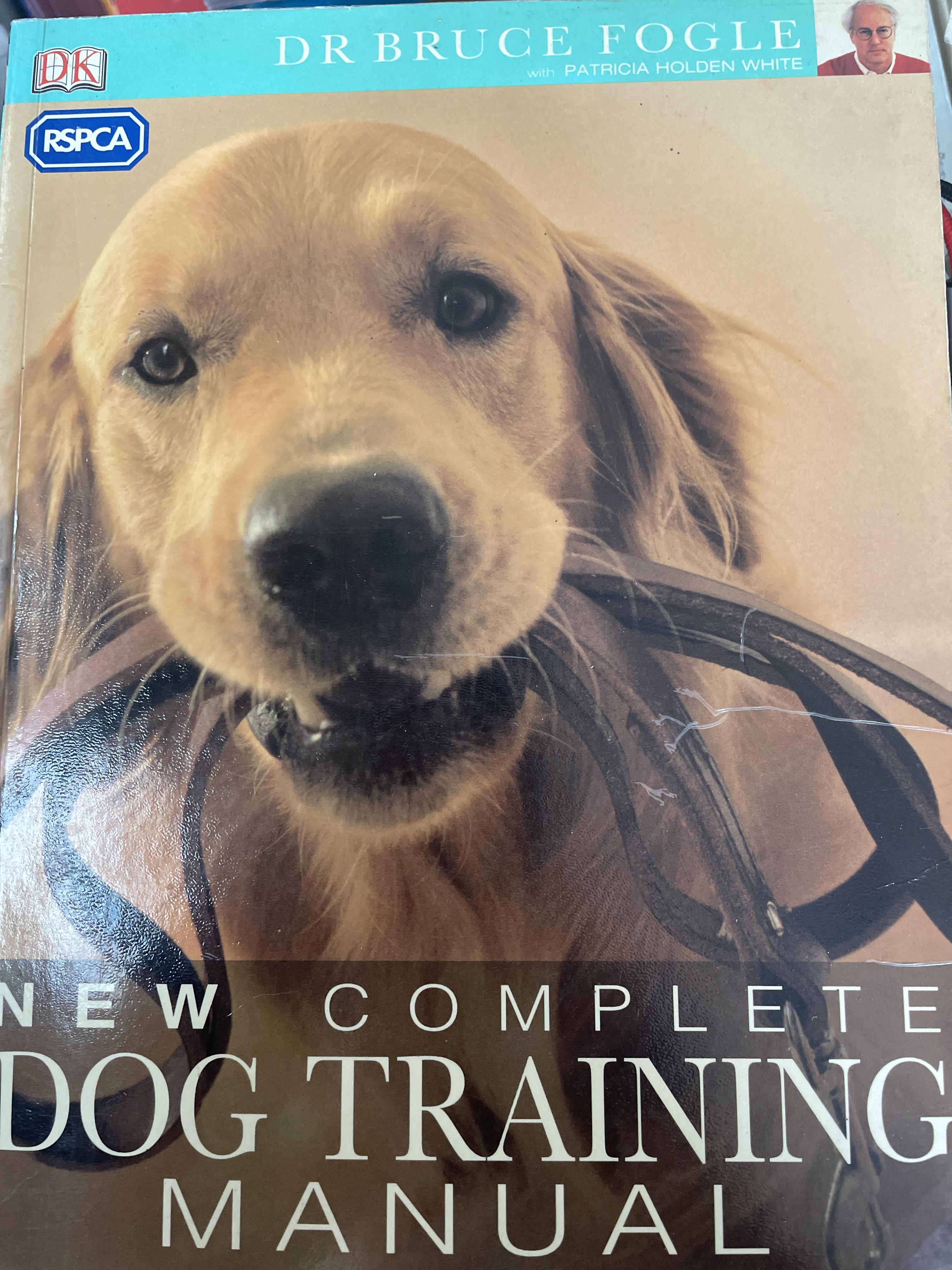 NEW COMPLETE DOG. TRAINING MANUAL. ผู้เขียน DR.BRUCE FOGLE. เป็นหนังสือมือสองเล่มใหญ่ 3 กก.