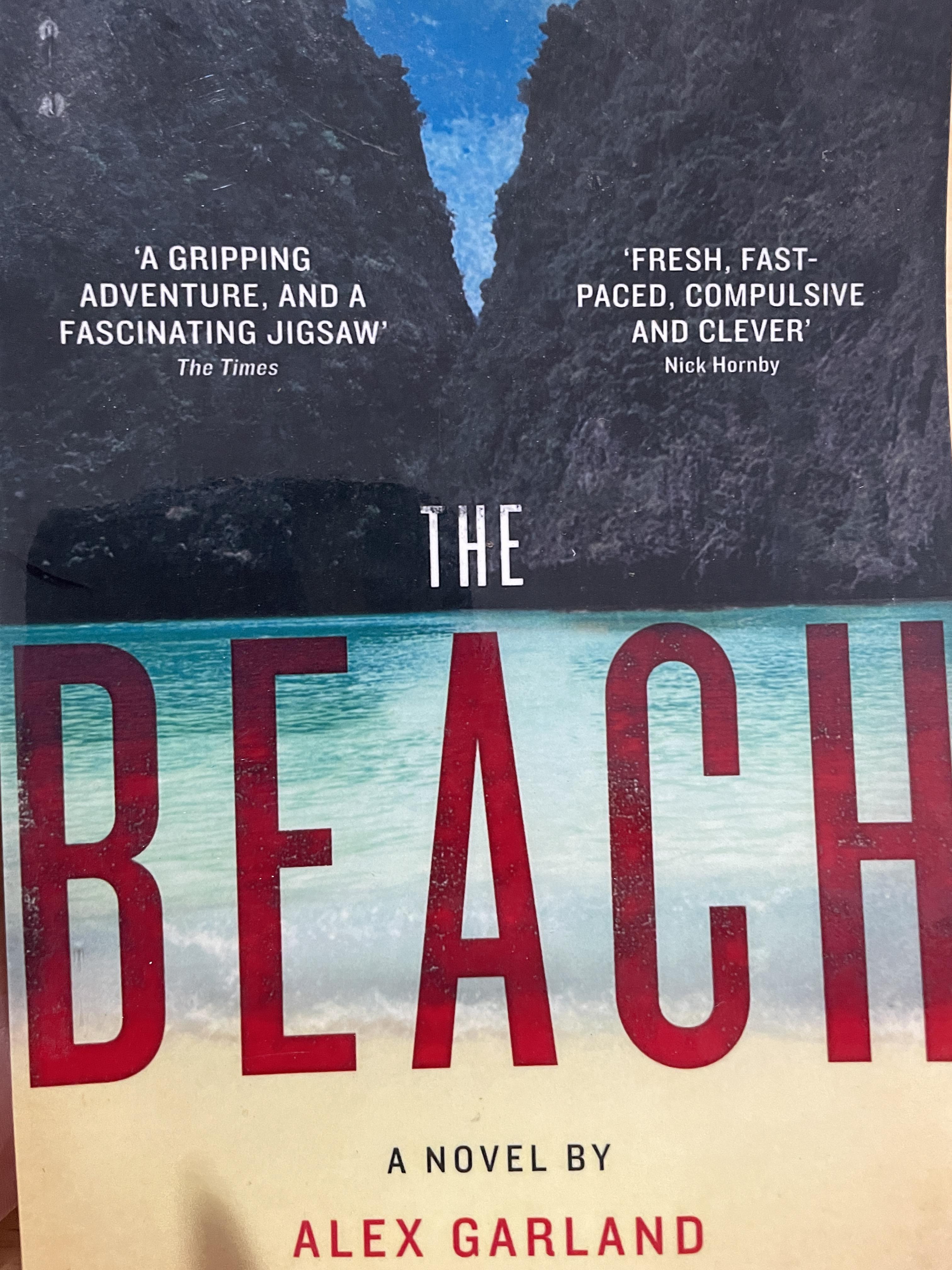 THE. BEACH. A. GRIPPING ADVENTURE AND. A. FASCINATING JIGSAW. FRESH , FAST-PACED. COMPULSIVE. AND CLEVER A NOVEL BY. ALEX GARLAND 0 กก.