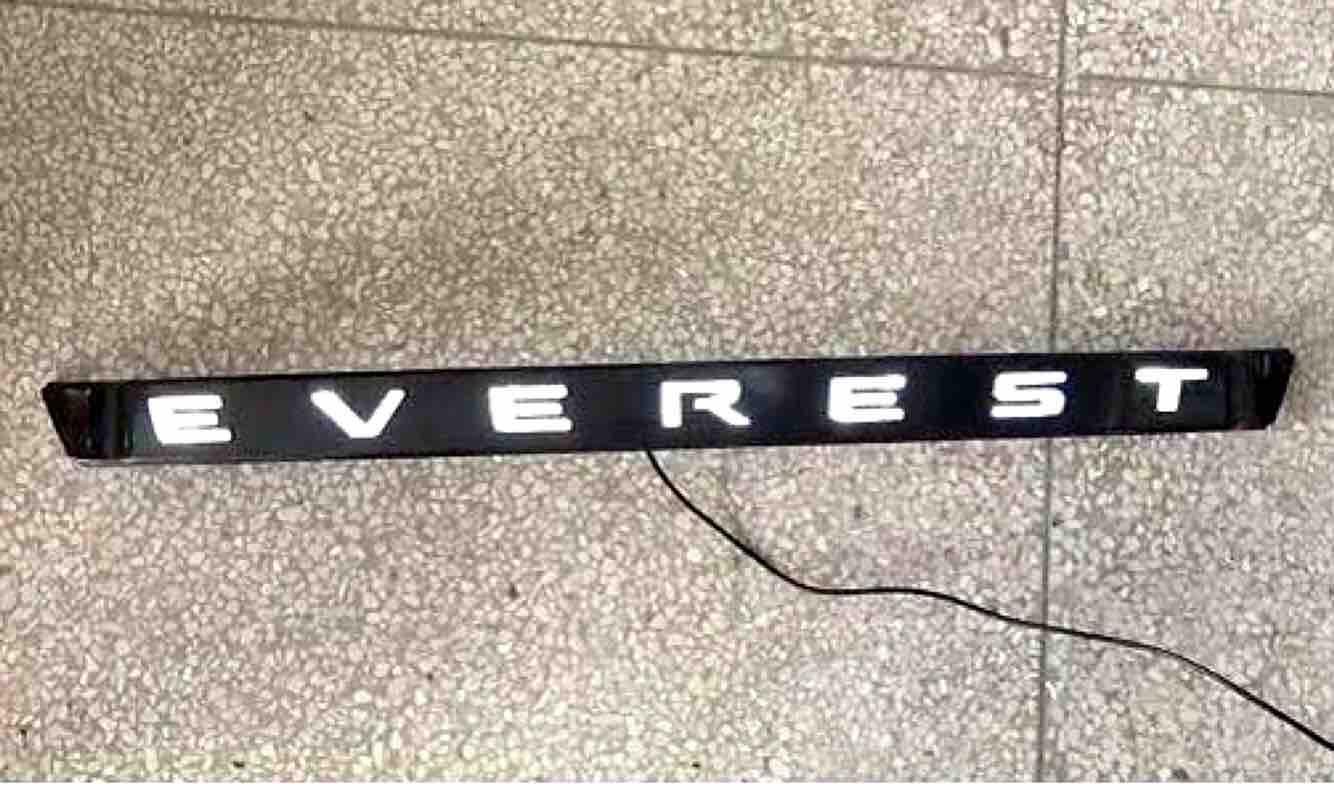 คาดท้ายแบบมีไฟ LED Everest (ขาว-แดง)