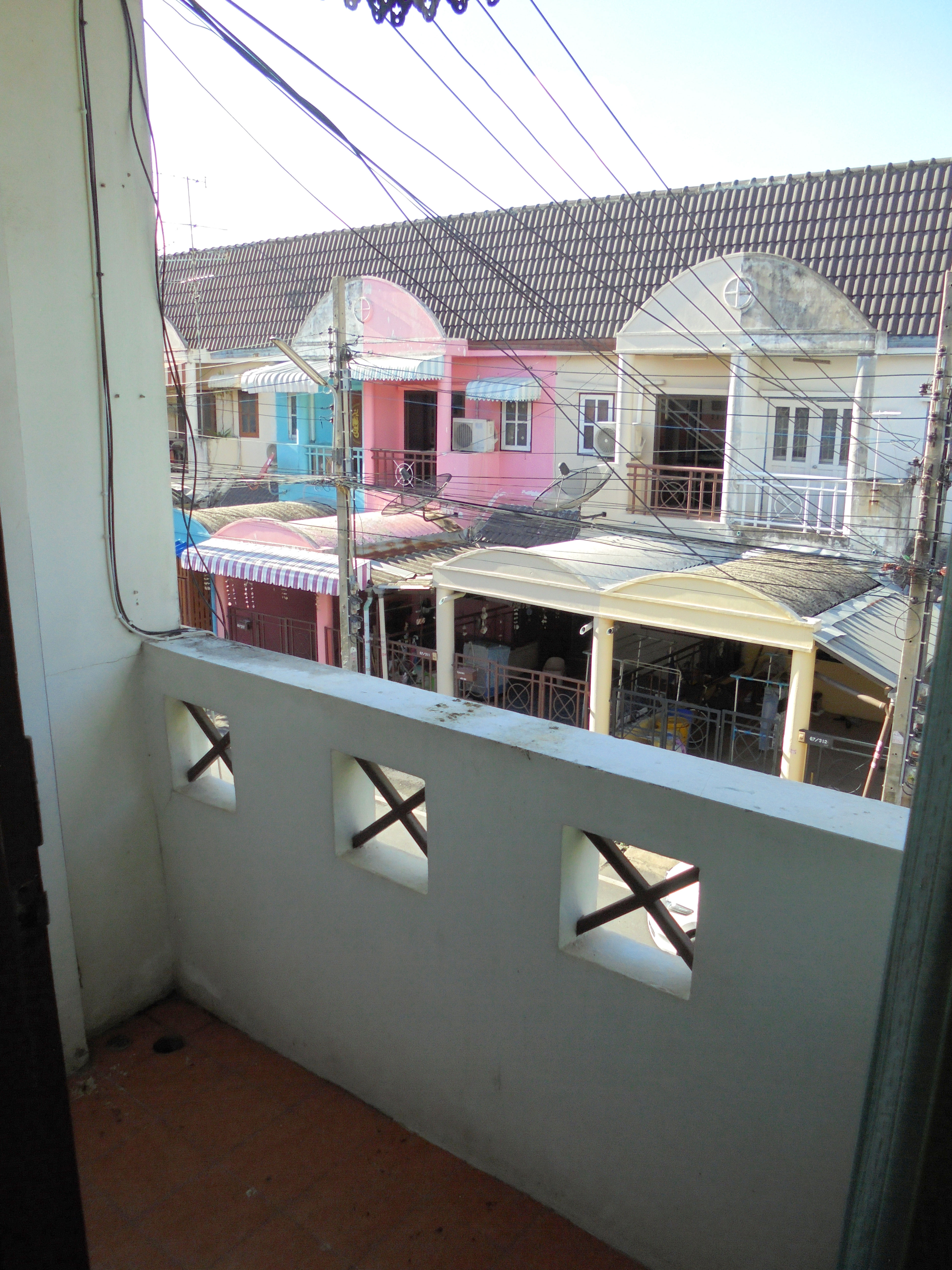 หมู่บ้านบางใหญ่ซิตี้ (ชมผกา) ทาวน์เฮ้าส์ 17ตร.ว. 3 ห้องนอน 2 ห้องน้ำ ถนนกาญจนาภิเษก ตรงข้ามเซนทรัลเวสเกต เดินทางสะดวกติดถนนใหญ่และรถไฟฟ้าสายสีม่วงสถานี ตลาดบางใหญ่