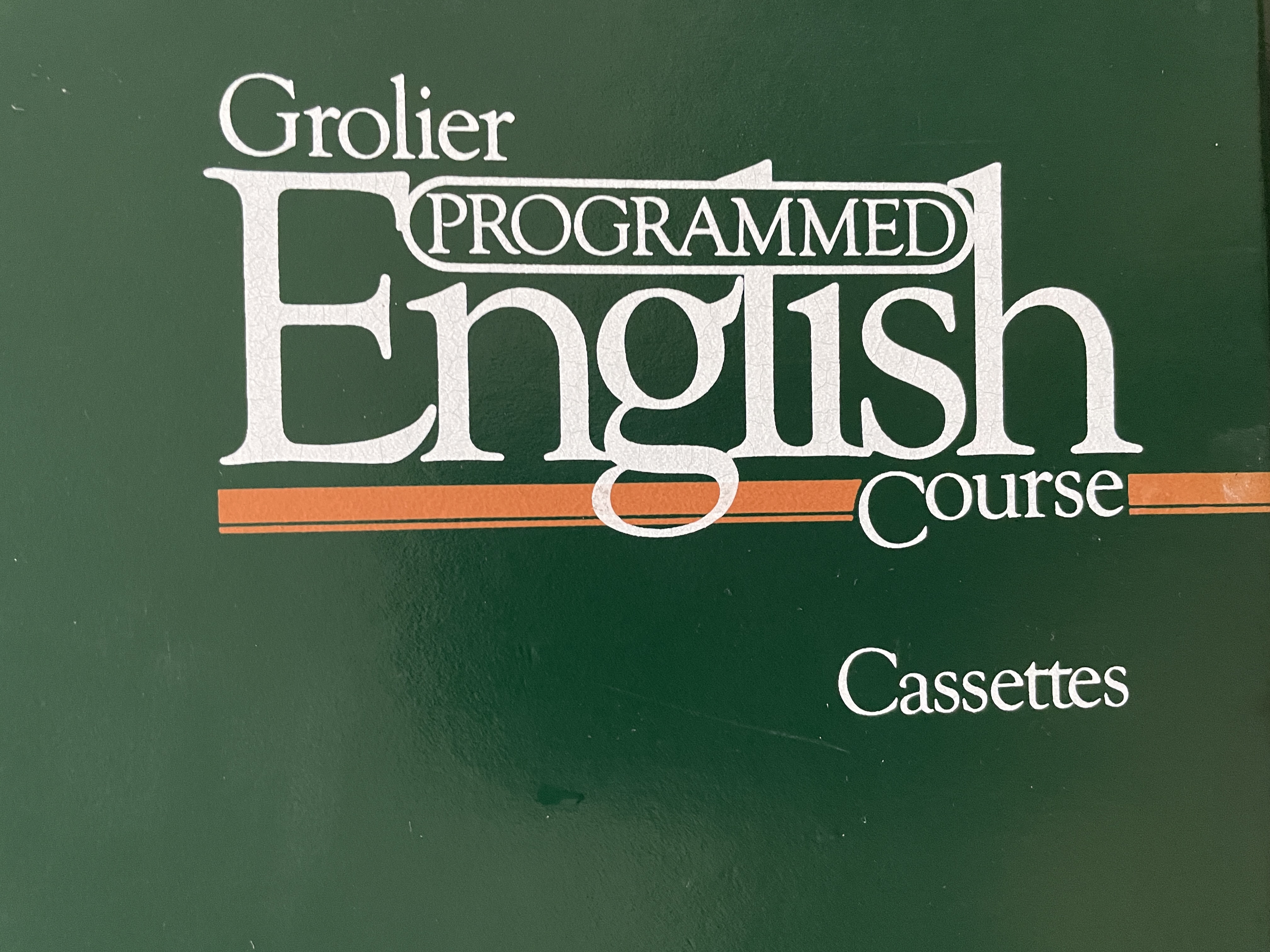 คู่มือการเรียนพูดภาษาอังกฤษของ Grolier. Grolier Programmed. English Course ประกอบด้วยหนังสือรวม 8 เล่มและCassettes 20 ชุด 0 กก.