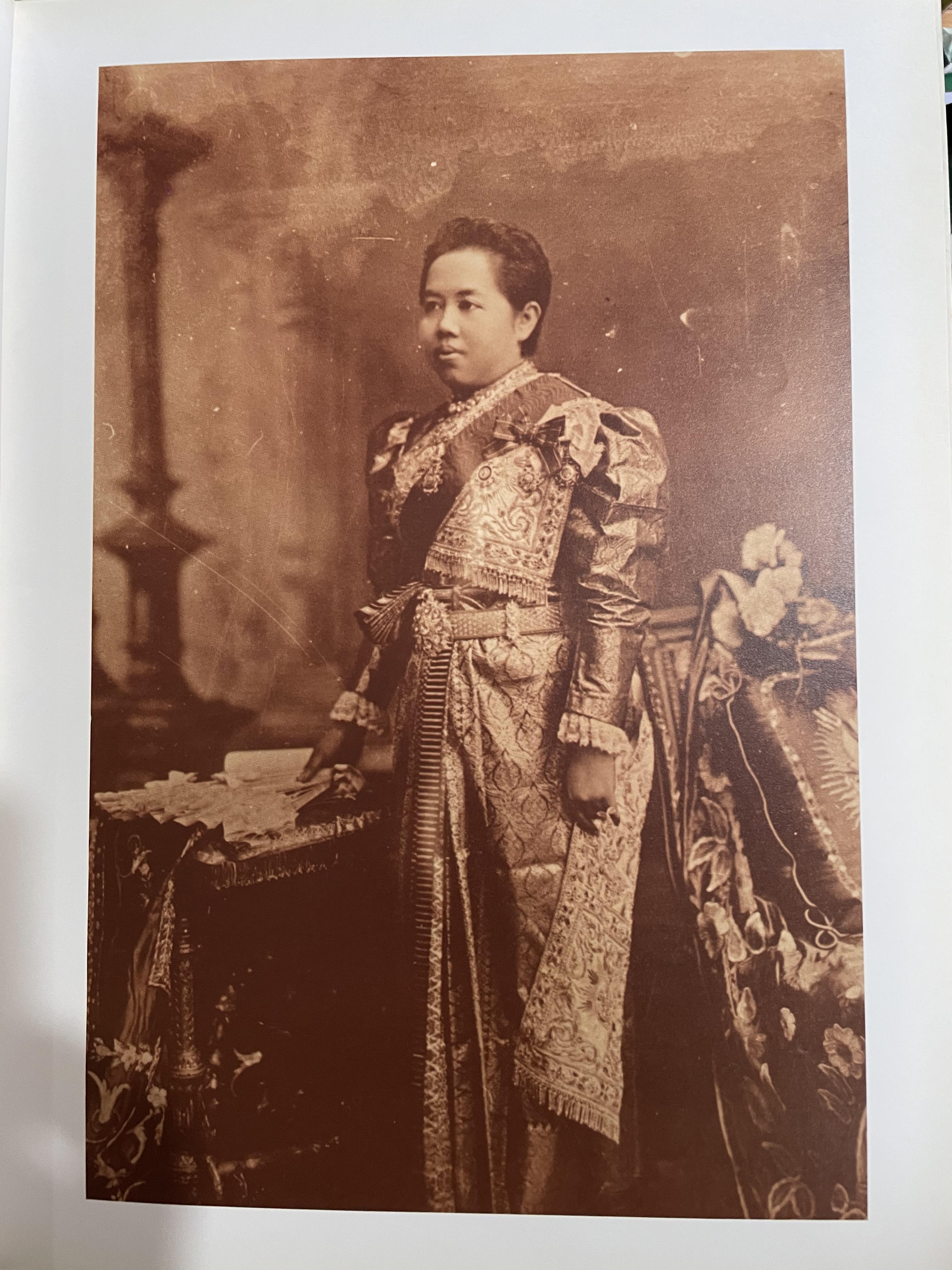 THAI. SILK. ผู้เขียน. JENNIFER SHARPLES. 6 กก.