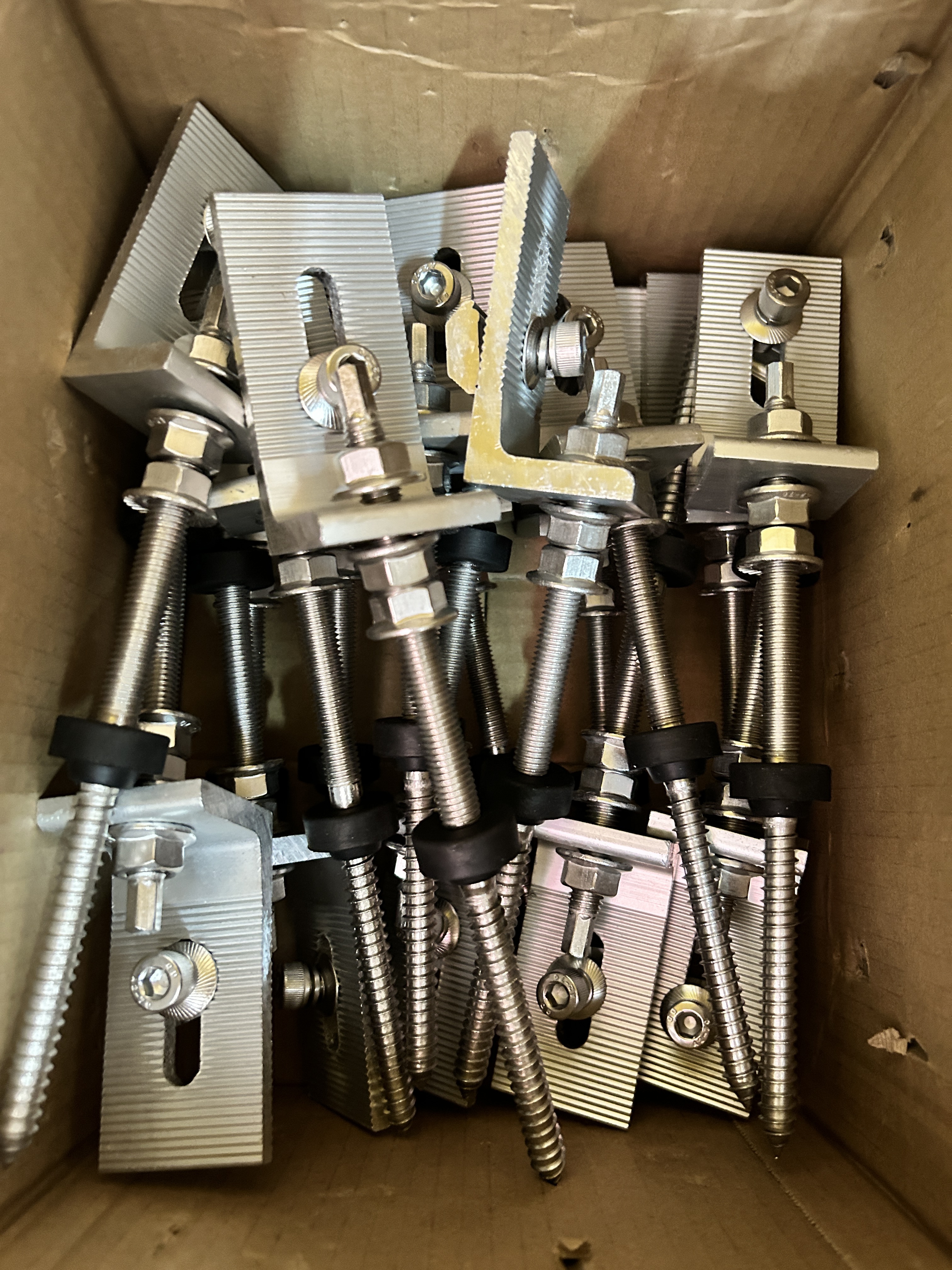 ตัวจับยึดแผงสำหรับหลังคาลอนคู่ Hanger Bolt with L-Feet Roman Tile