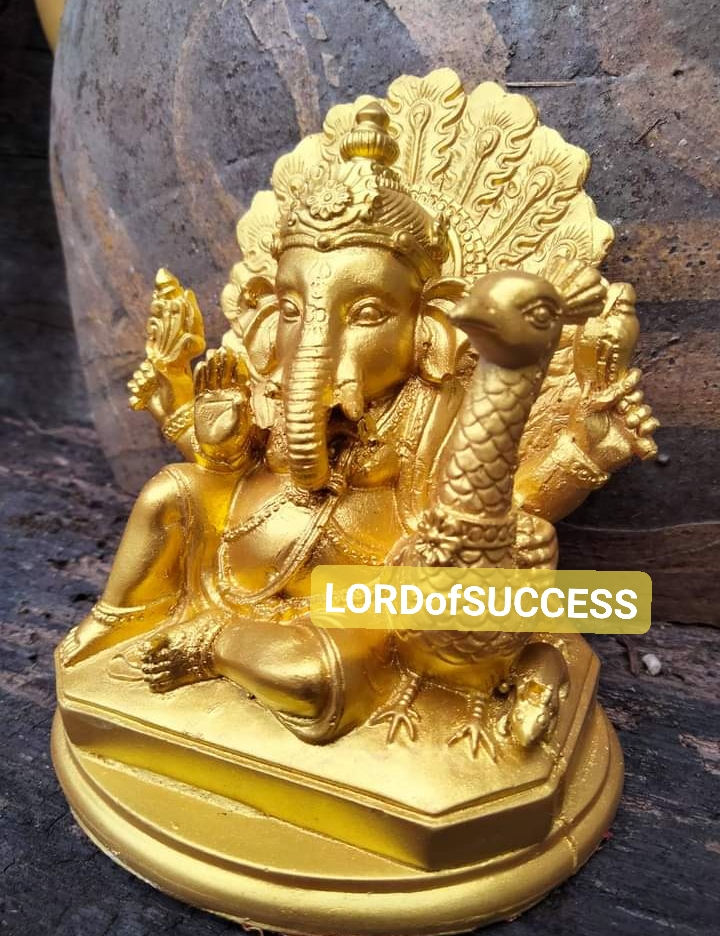 (งานสีใหม่)พระพิฆเนศองค์สีทองประทับคู่นกยูง เสริมความสำเร็จด้านความรัก ความสัมพันธ์และมิตรภาพที่ยั่งยืน...!!!