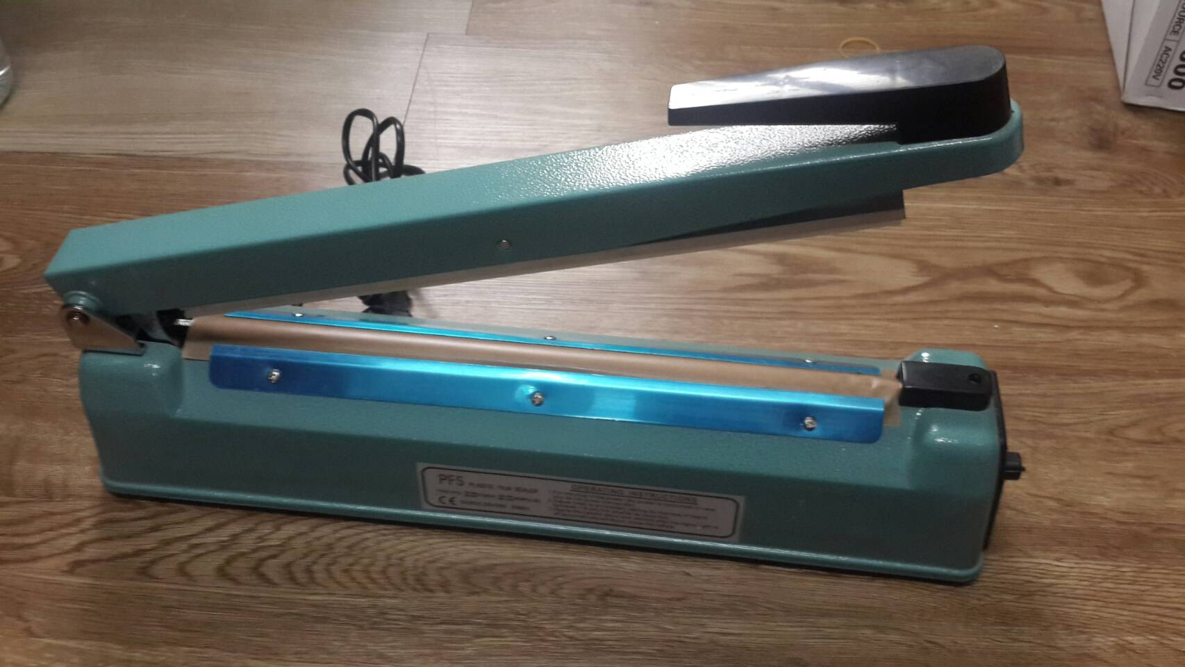 เครื่องซีลมือกด FS-300 ความกว้าง 30 ซม 400 Watt แบบโลหะ