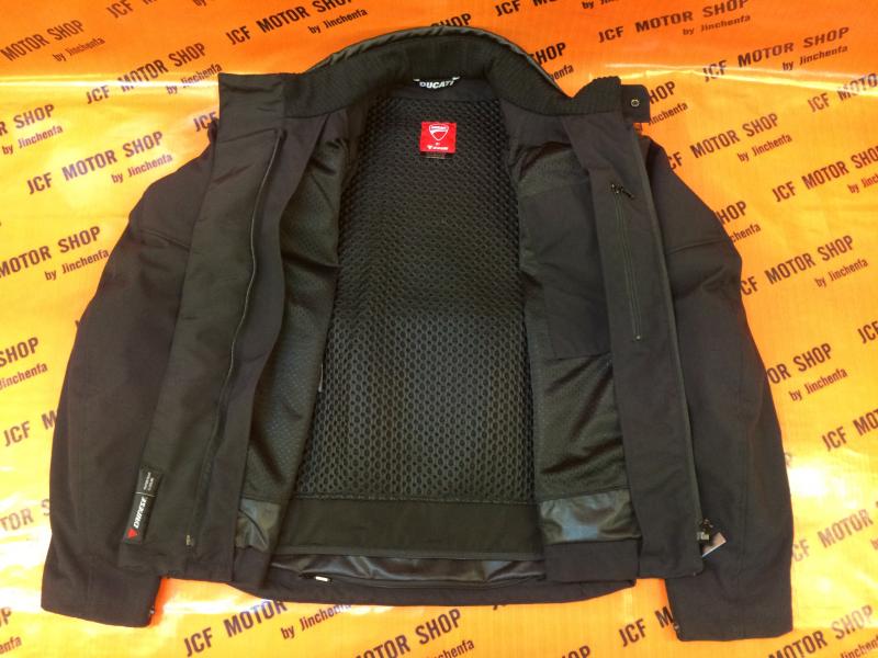 เสื้อการ์ด Ducati ดำเทา ผ้าคอนดูร่าคอมฟอร์ตมีความทนทานสูง กันน้ำดีเยี่ยมดูดซับความชี้นได้สูง