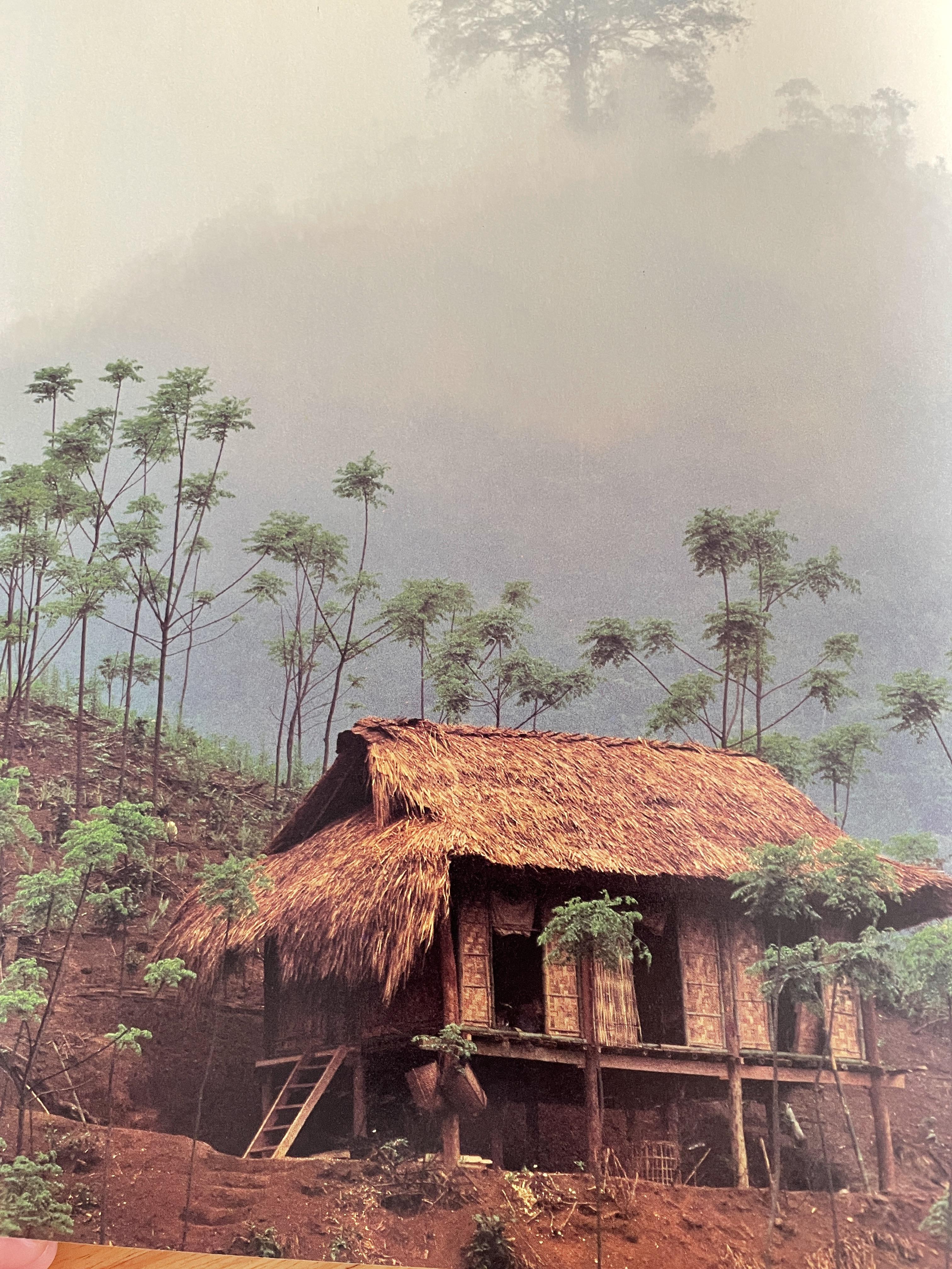 PASSAGE TO. VIETNAM. THROUGH THE. EYES OF SEVENTY PHOTOGRAPHERS. 0 กก.