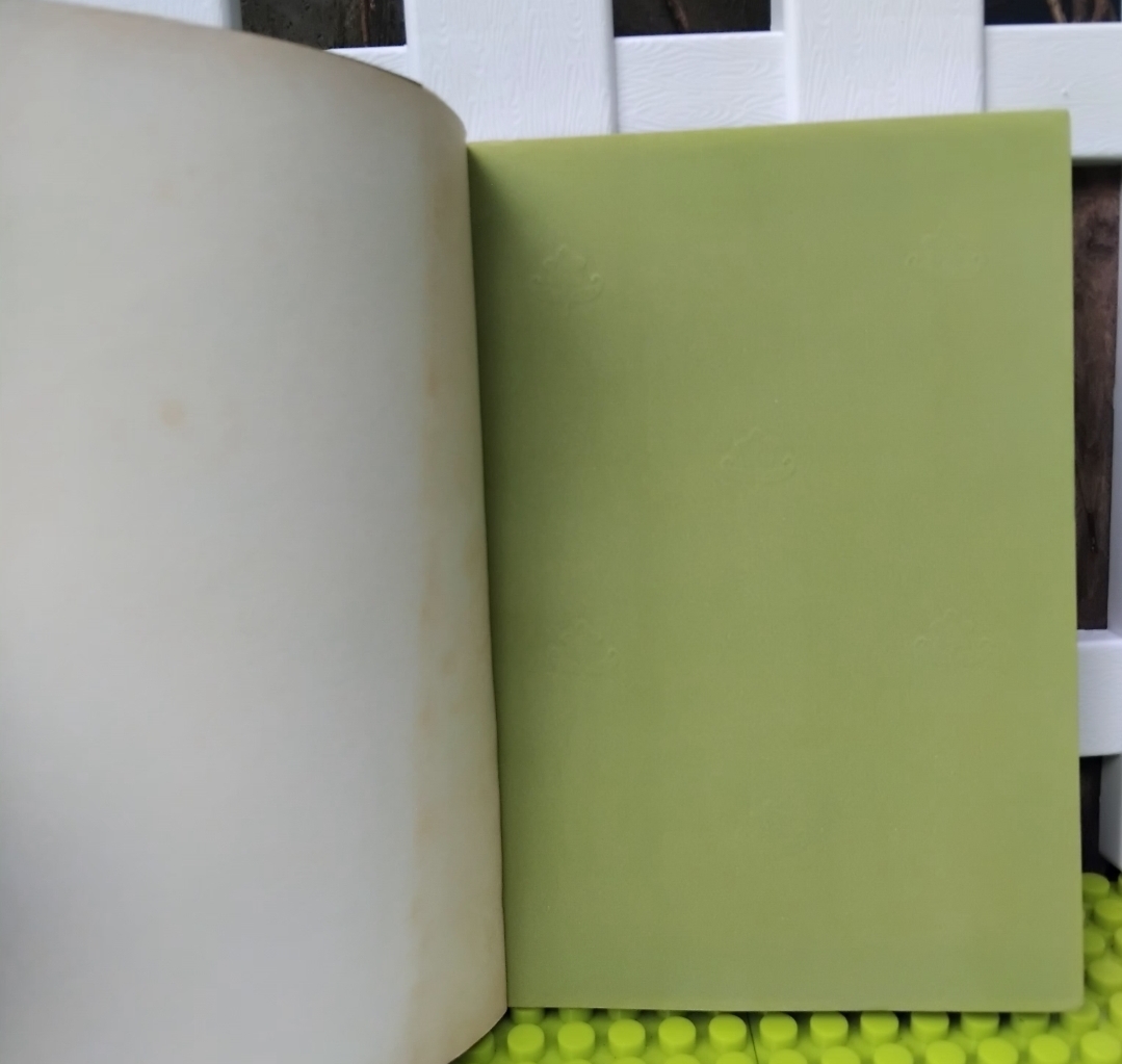 แม่ศรีบางกอก โดย สุวรรณี สุคนธา นิยายไซไฟคอมเมดี้เสียดสีสังคมที่มาก่อนกาลของกุลสตรีไทย มือ1