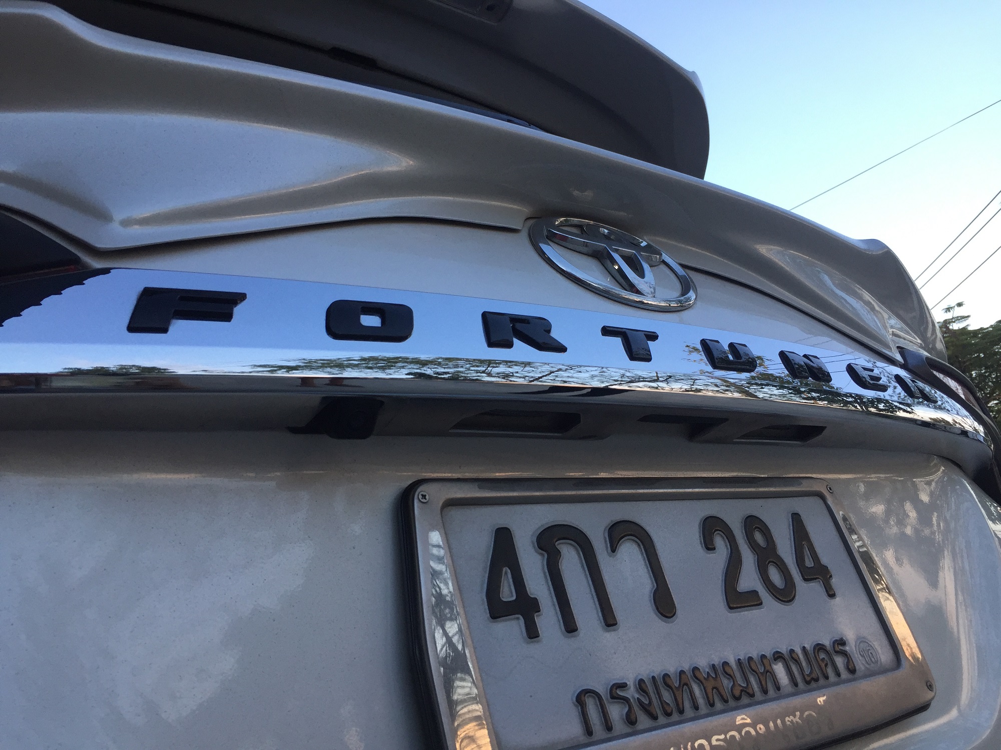 ตัวหนังสือ 3มิติ Fortuner สีดำเงา Black