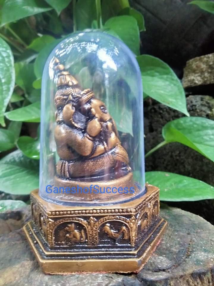 พระพิฆเนศ ปางมหาเศรษฐี ครอบแก้ว ฐาน6เหลี่ยม 12 นักษัตร