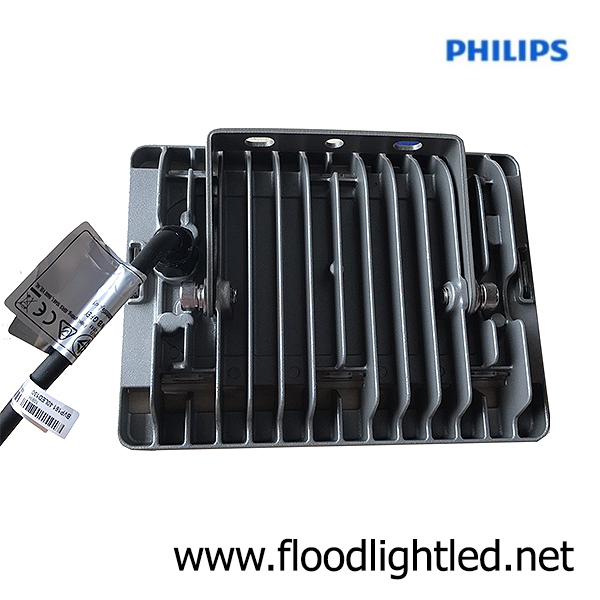 สปอร์ตไลท์ LED 30w ยี่ห้อ Philips รุ่น BVP161 LED26 (แสงคูลไวท์)