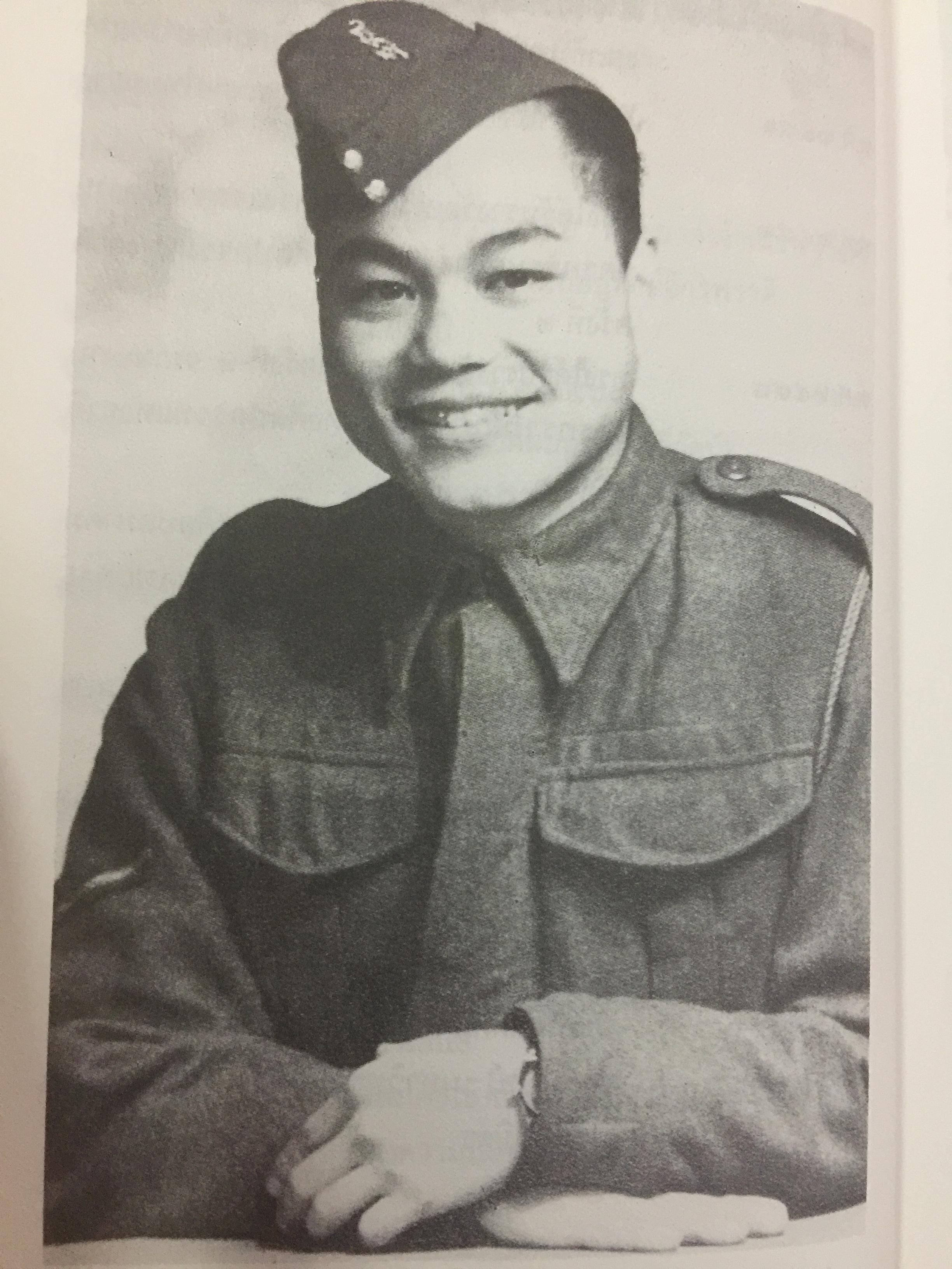 ใต้ร่มฉัตร หม่อมเจ้าการวิก จักรพันธ์ุ. ผู้เขียน นรุตม์ 0 กก.