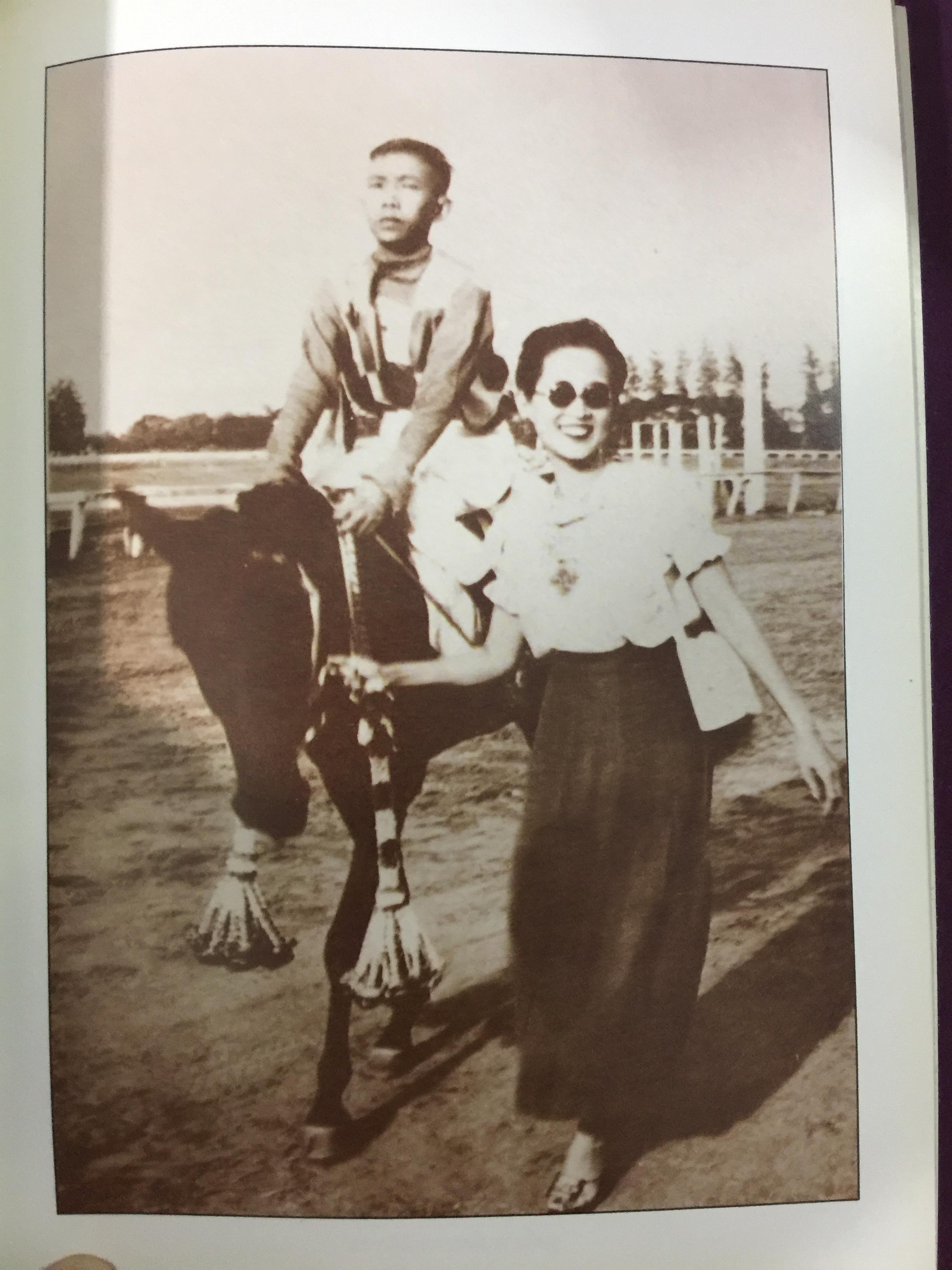 หนังสือที่ระลึกงานพระราชทานเพลิงศพ คุณหญิงอมร สีบุญเรือง ธันวาคม ปี 2540 0 กก.